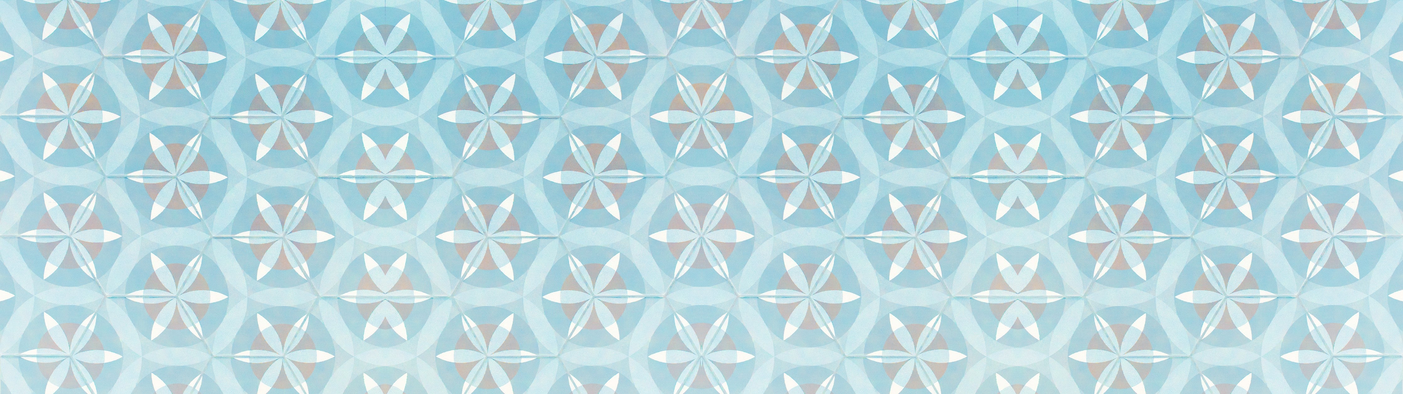 Waschbecken-Rückwand-Geometrische Fliesenmuster in Blau und Weiß