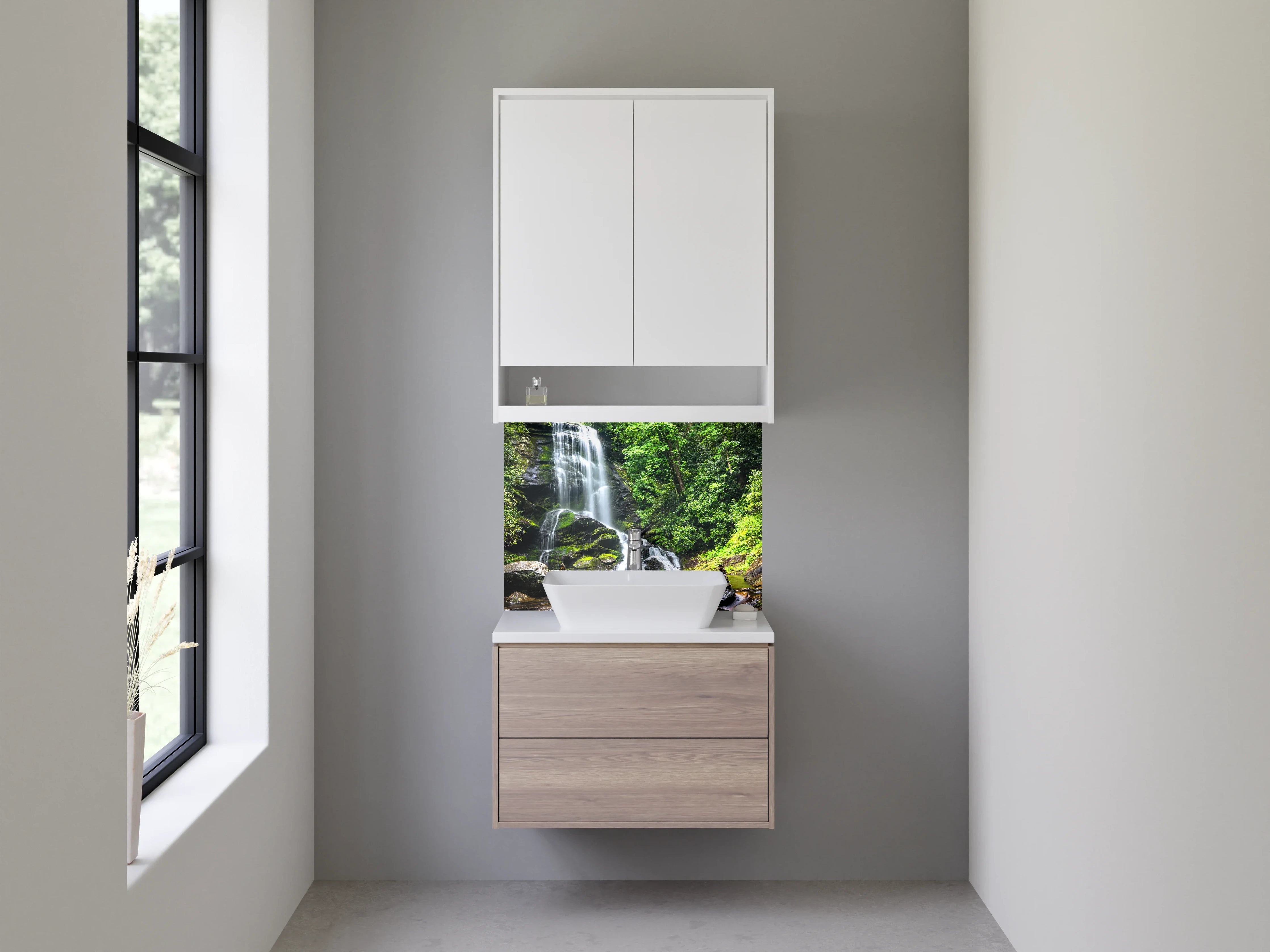 Waschbecken-Rückwand - Grauschimmer über weißem Waldbach