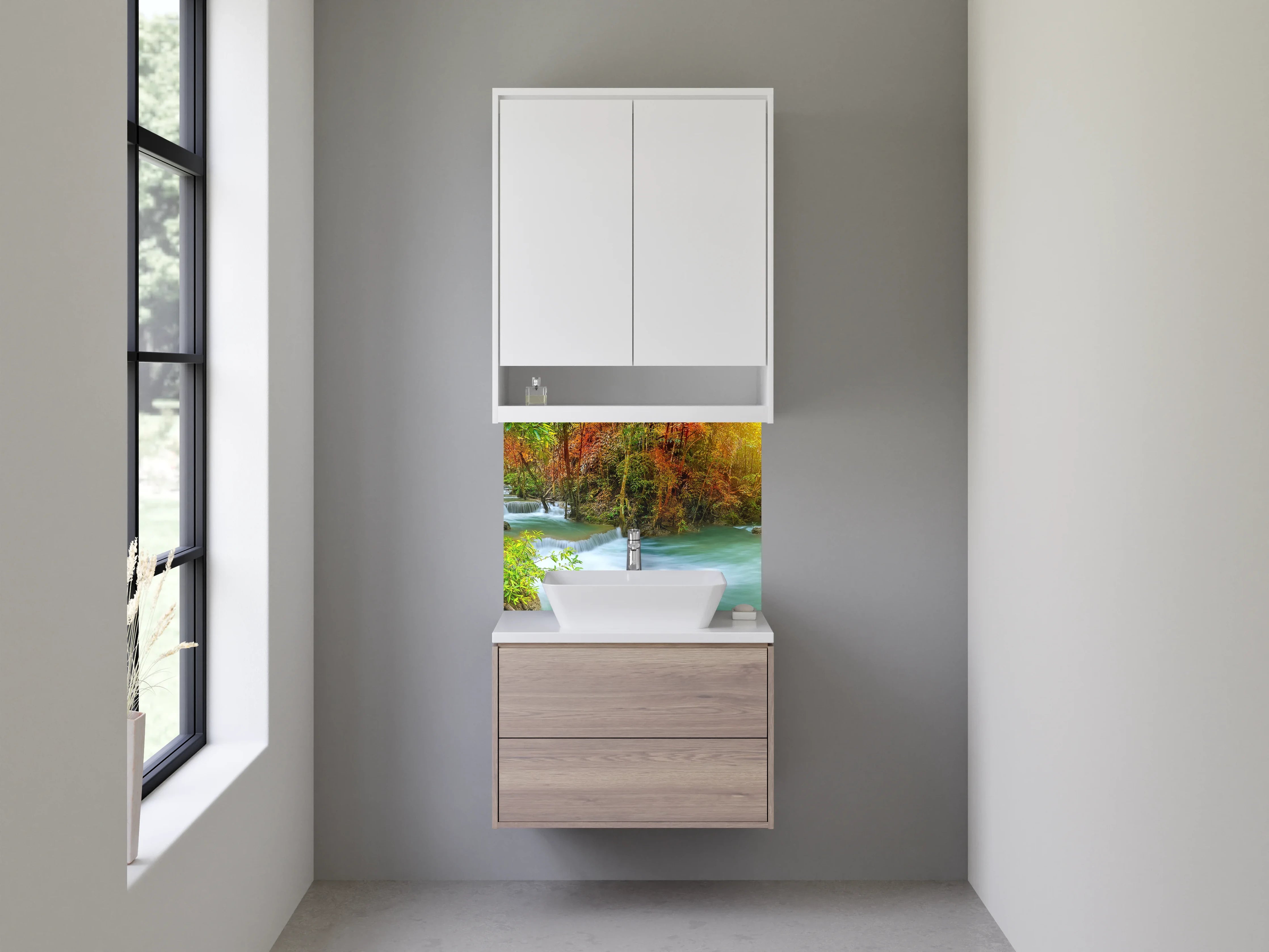 Waschbecken-Rückwand - Grauschimmer über weißem Waldfall