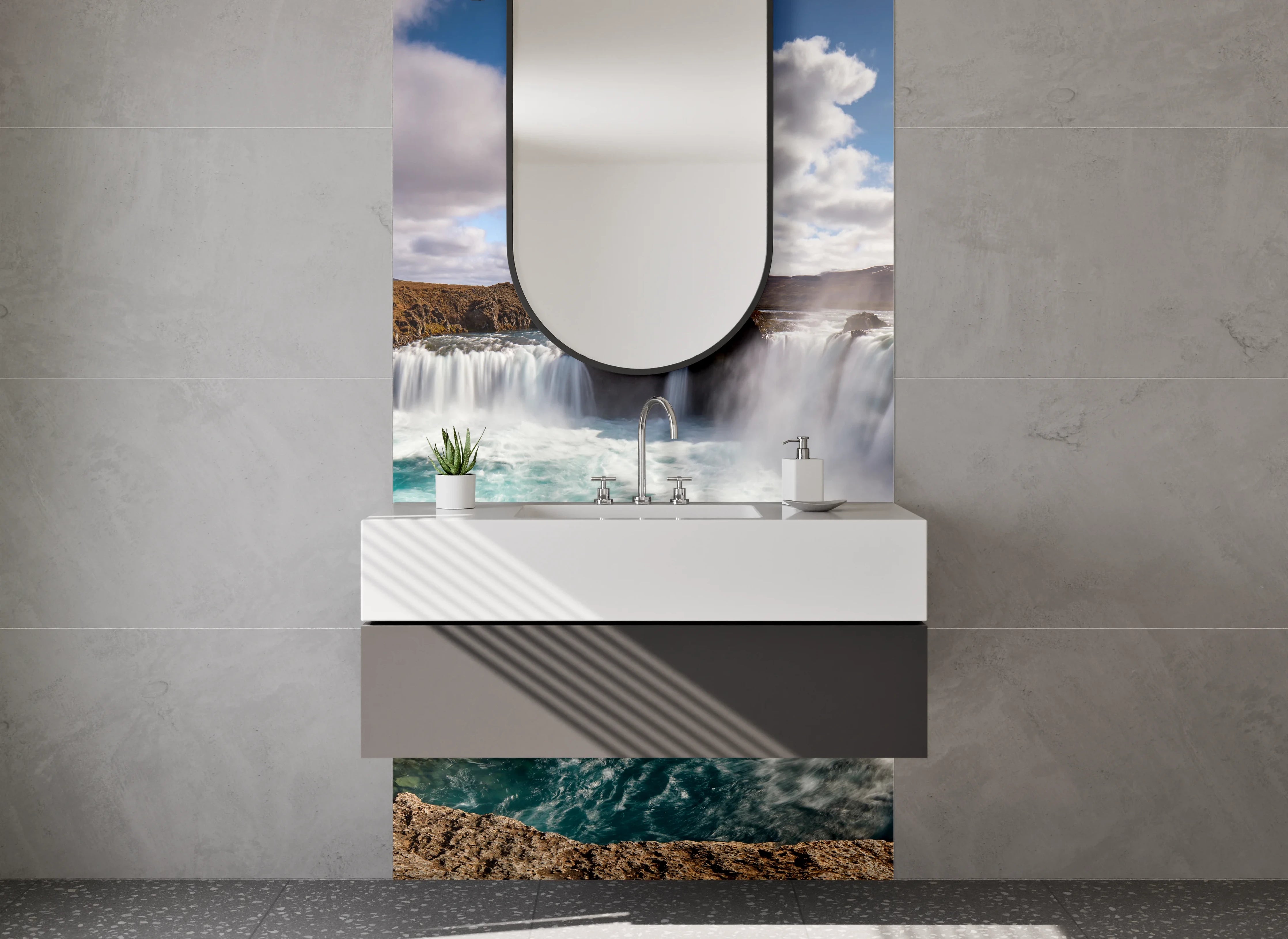 Waschbecken-Rückwand - Grauschimmernde Wasserpracht im Inselpanorama