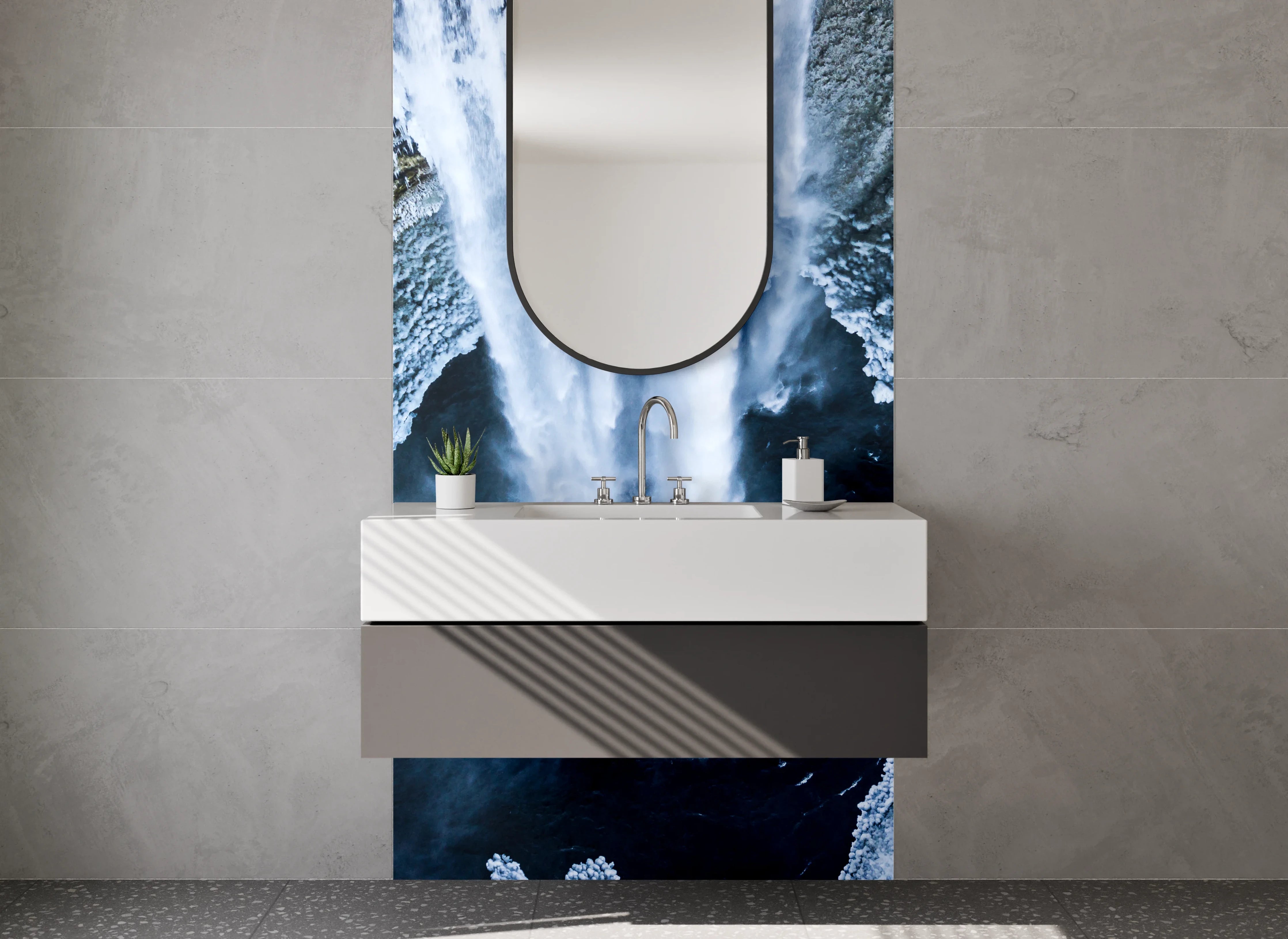 Waschbecken-Rückwand - Grauschimmernder Wasserfall in Luftansicht
