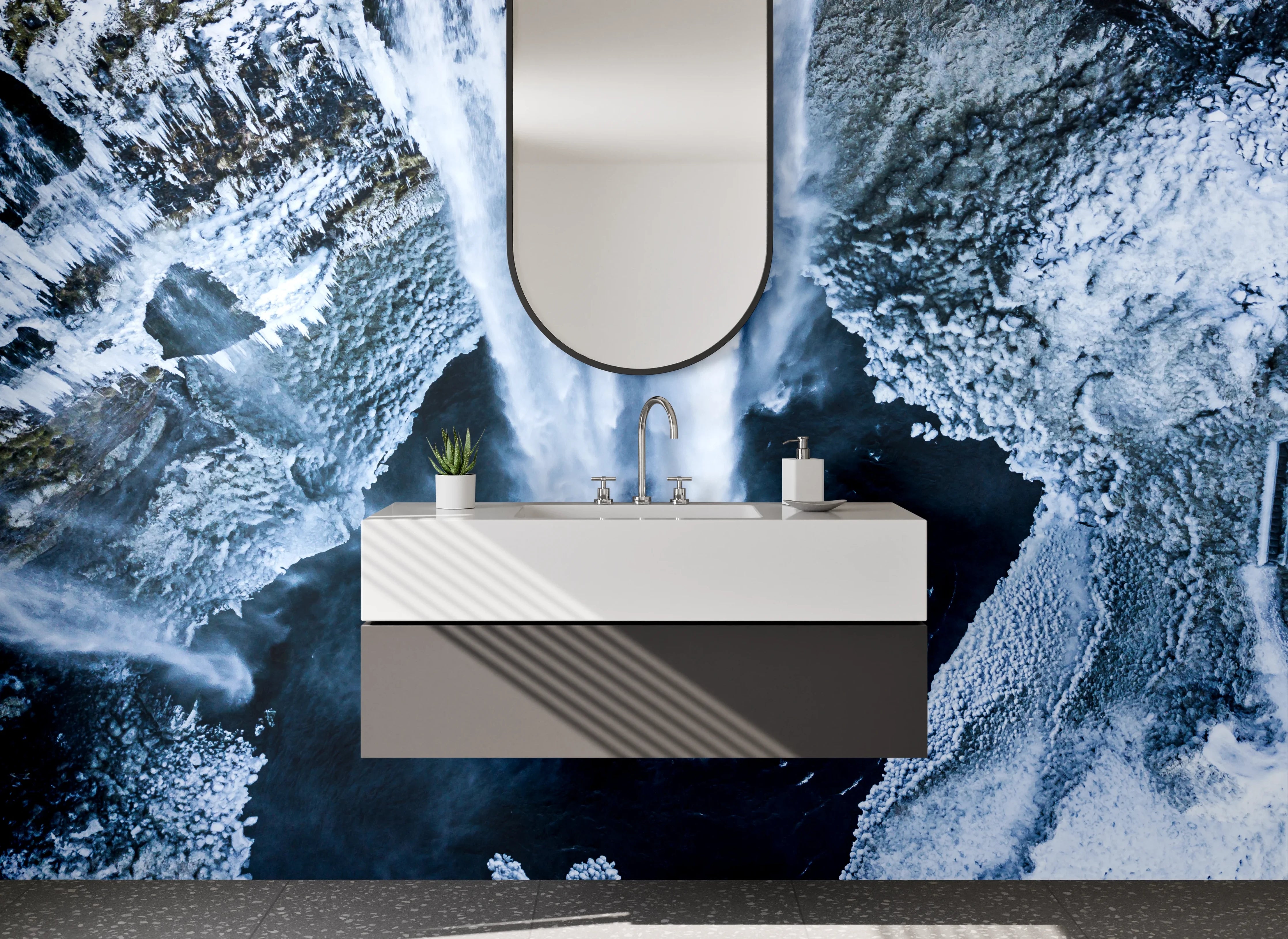 Waschbecken-Rückwand - Grauschimmernder Wasserfall in Luftansicht