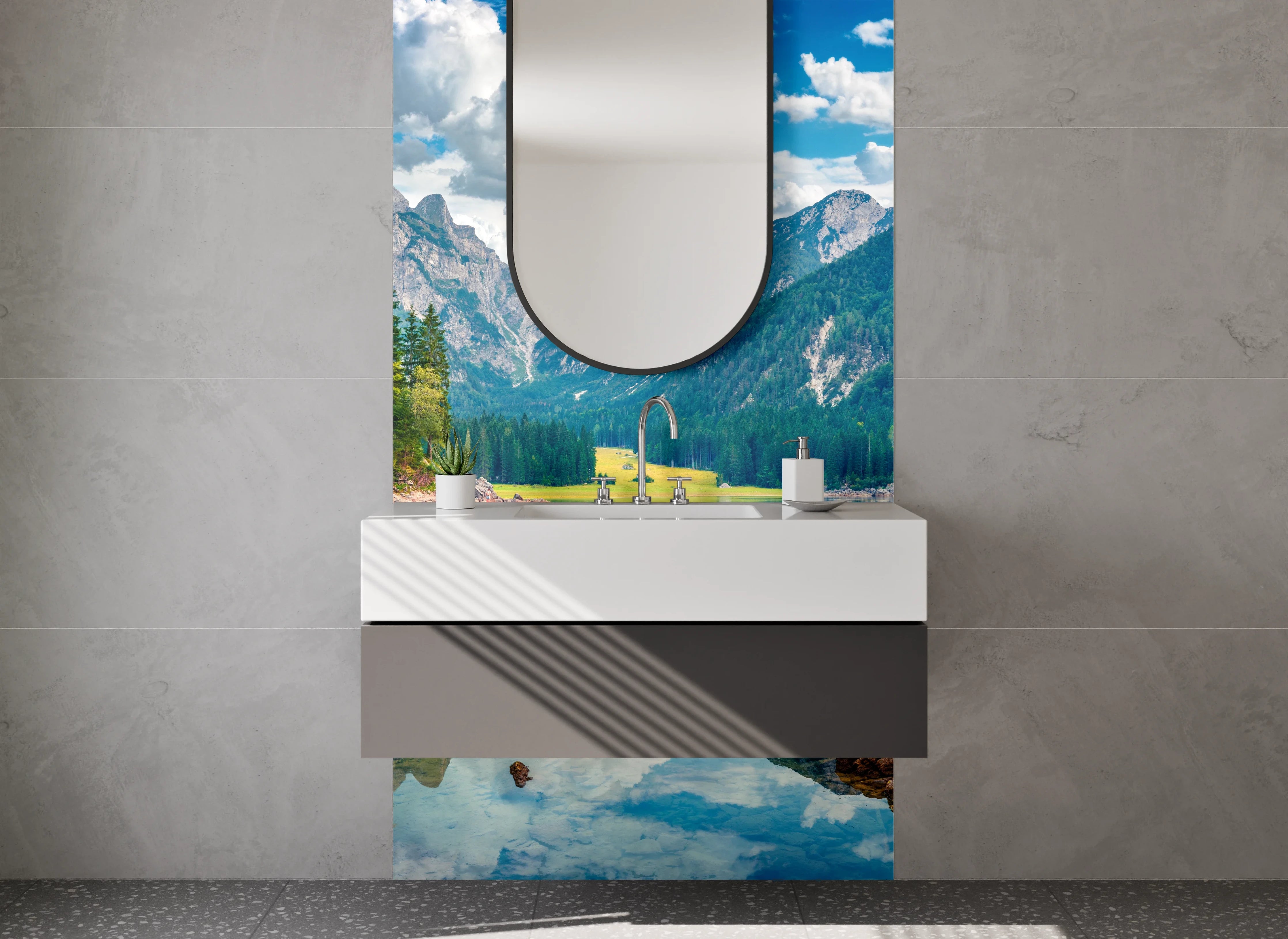 Waschbecken-Rückwand - Grauweißer Bergsee im Nebel