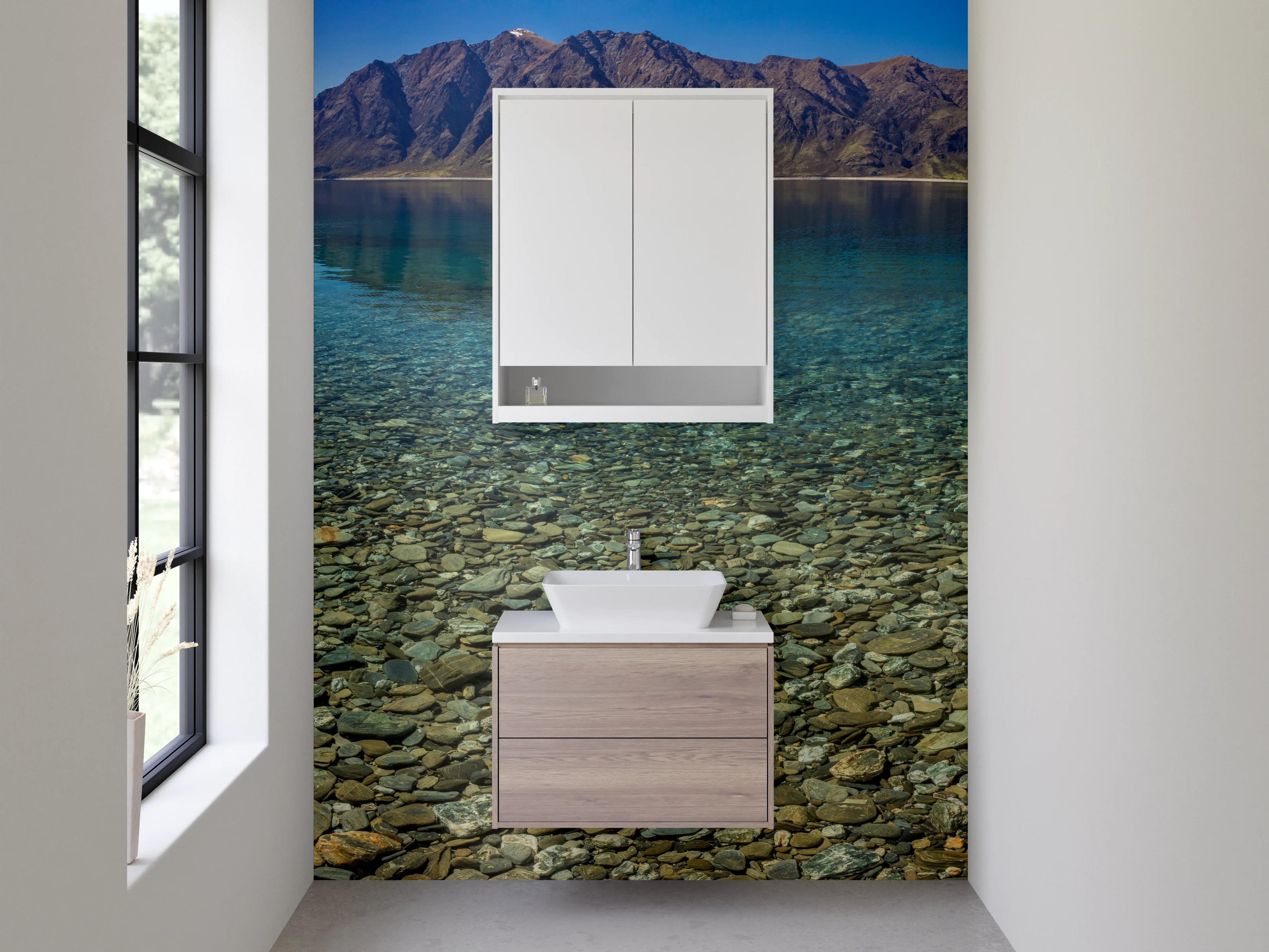 Waschbecken-Rückwand - Klarer Seeblick mit Bergkulisse