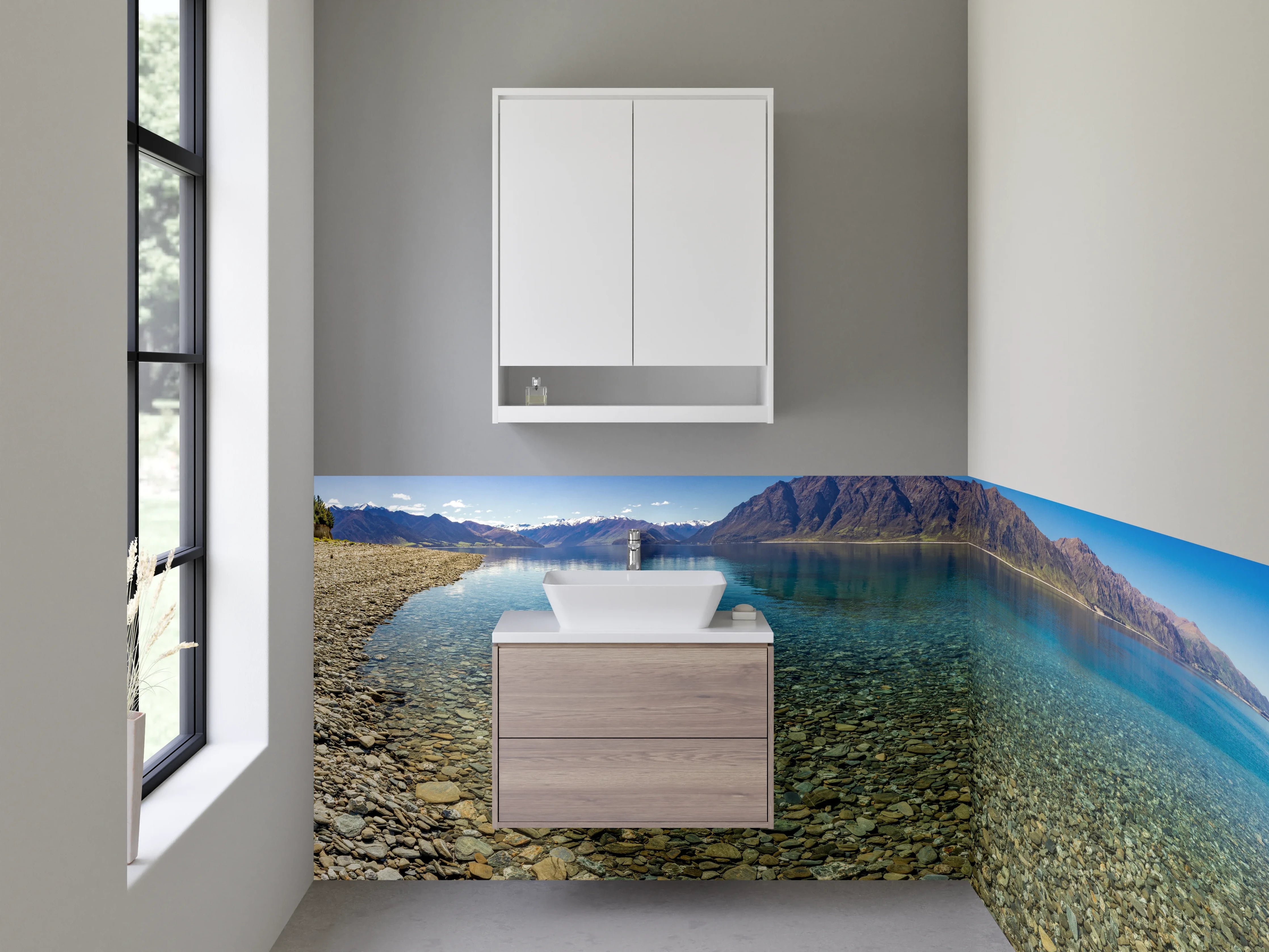 Waschbecken-Rückwand - Klarer Seeblick mit Bergkulisse