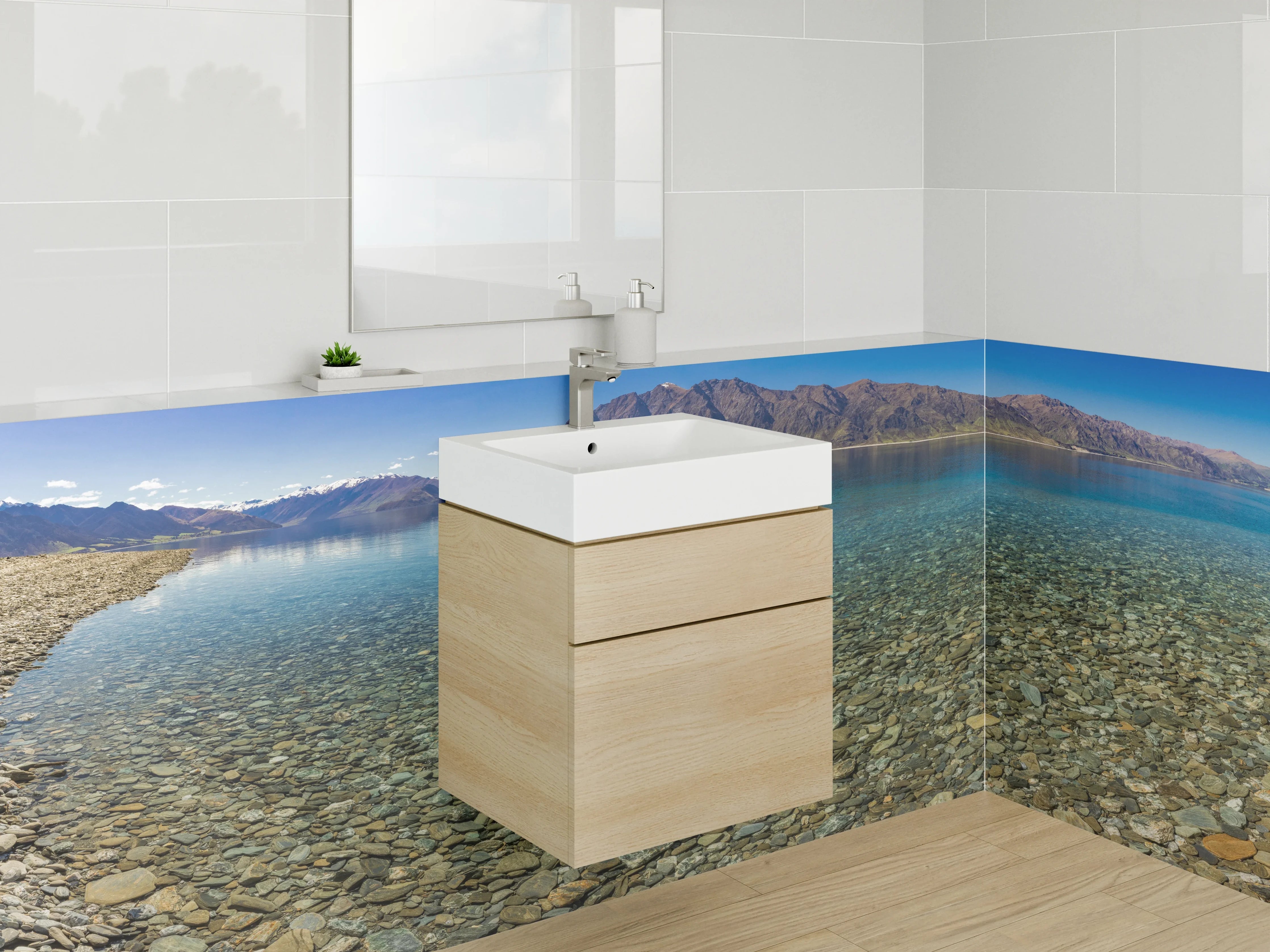 Waschbecken-Rückwand - Klarer Seeblick mit Bergkulisse