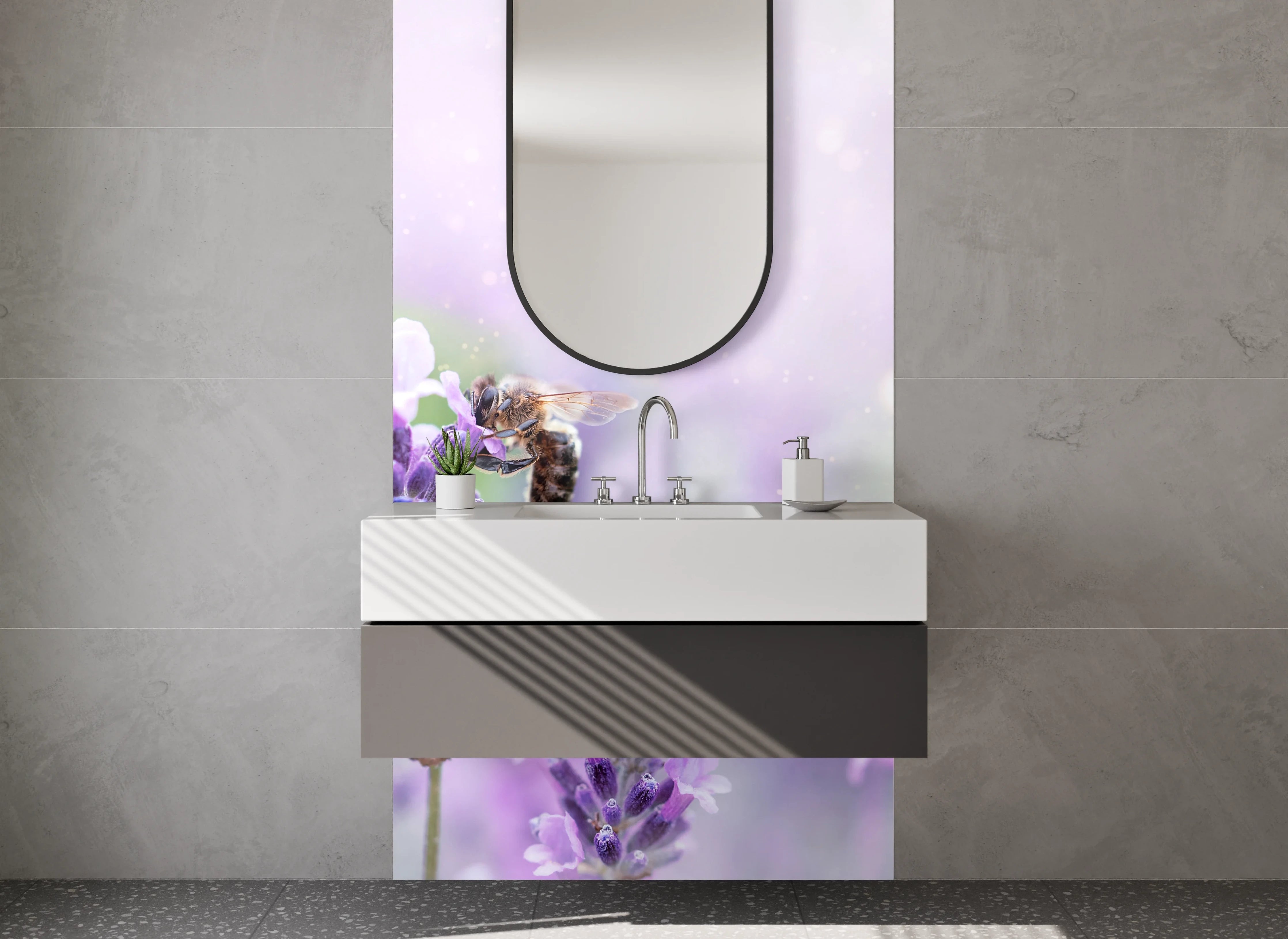 Waschbecken-Rückwand - Lavendelwiese mit Bienen – Fotomotiv