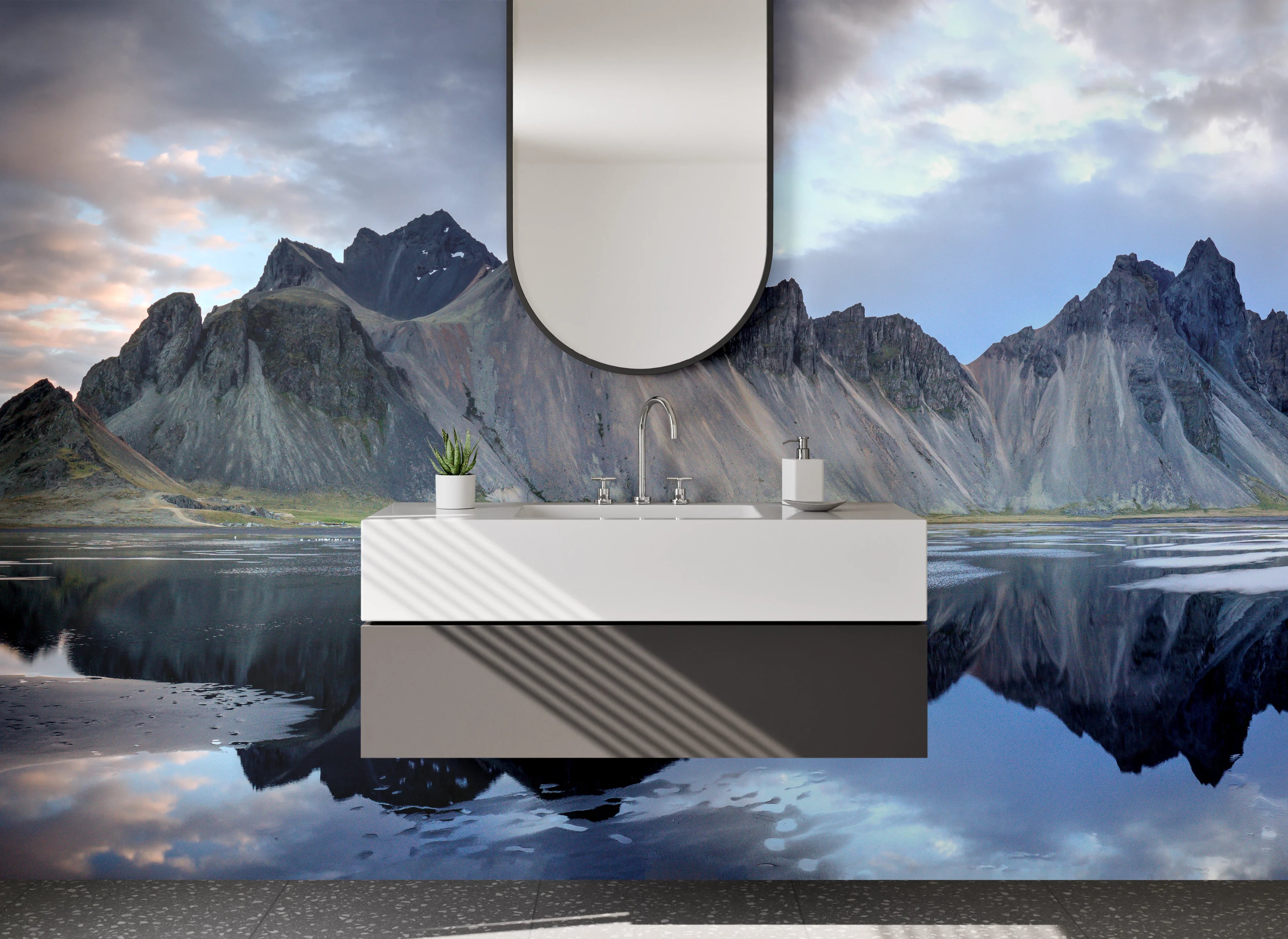 Waschbecken-Rückwand - Majestätische Berge und spiegelnder See