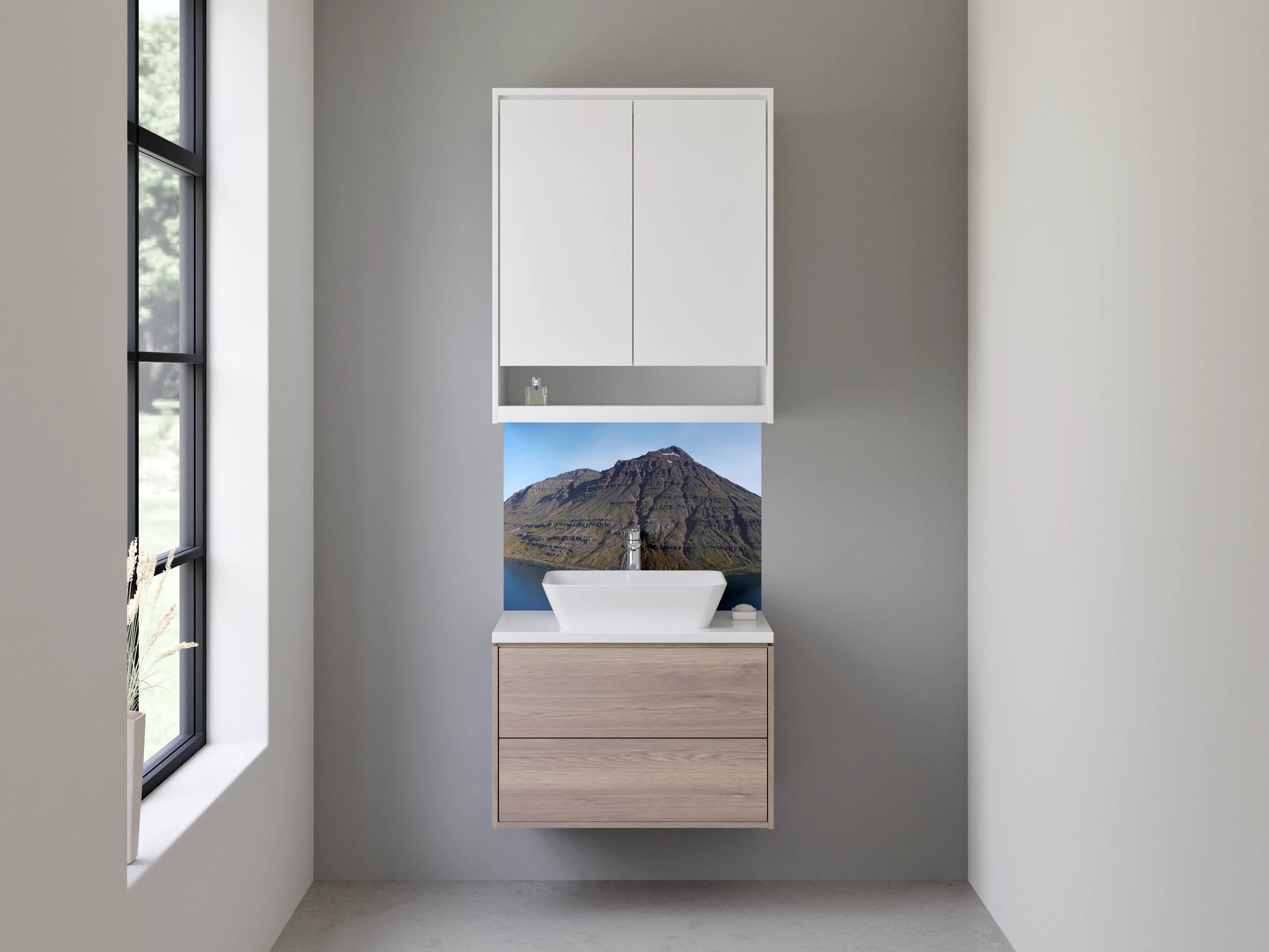 Waschbecken-Rückwand - Majestätischer Berg am See mit klarem Himmel