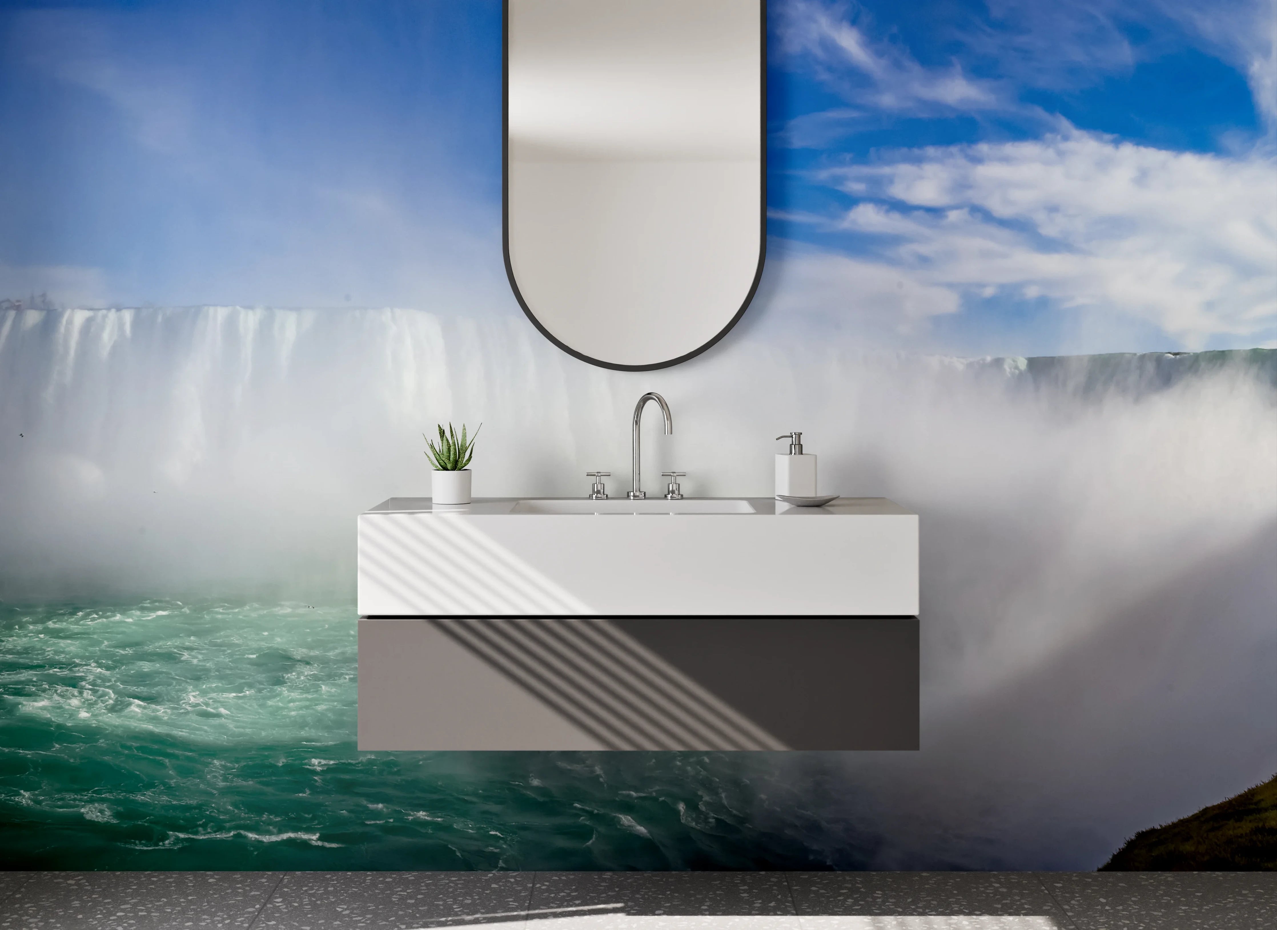 Waschbecken-Rückwand - Majestätischer Wasserfall mit Regenbogen