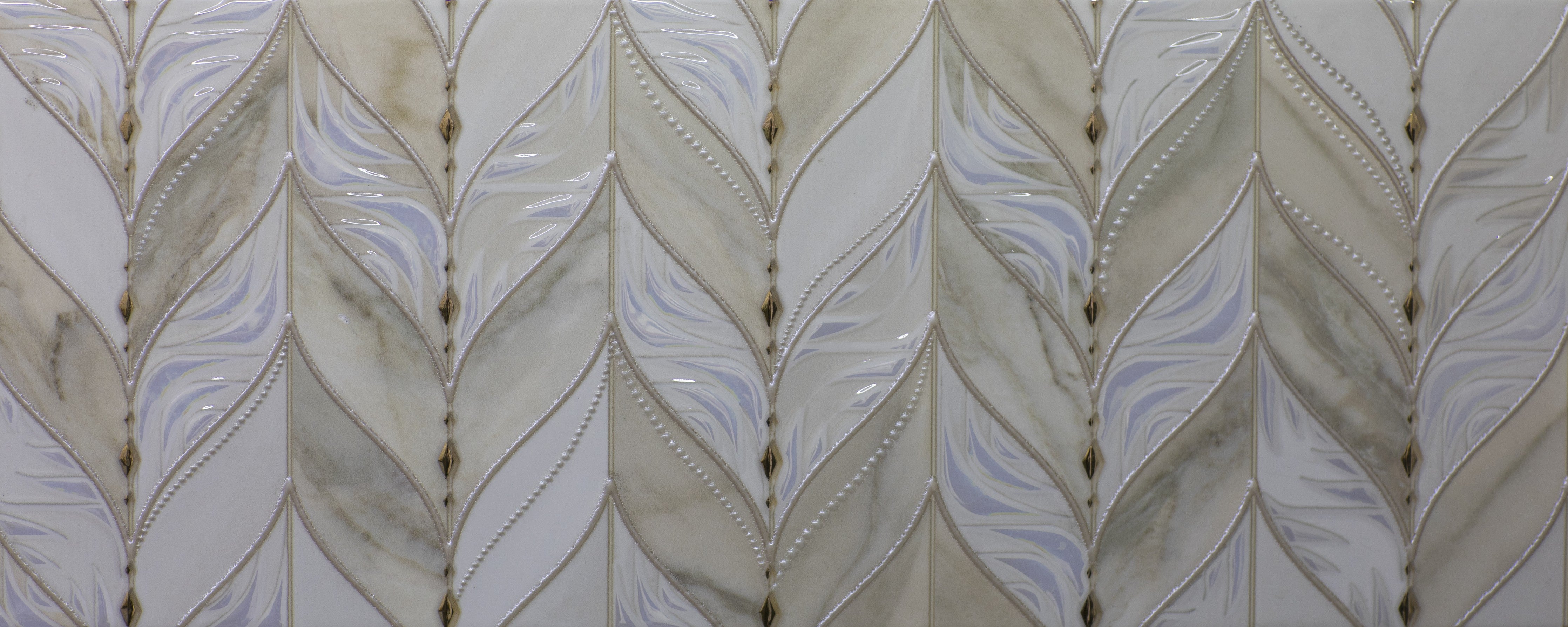 Waschbecken-Rückwand-Marmorierte Fliesen in Weiß und Beige