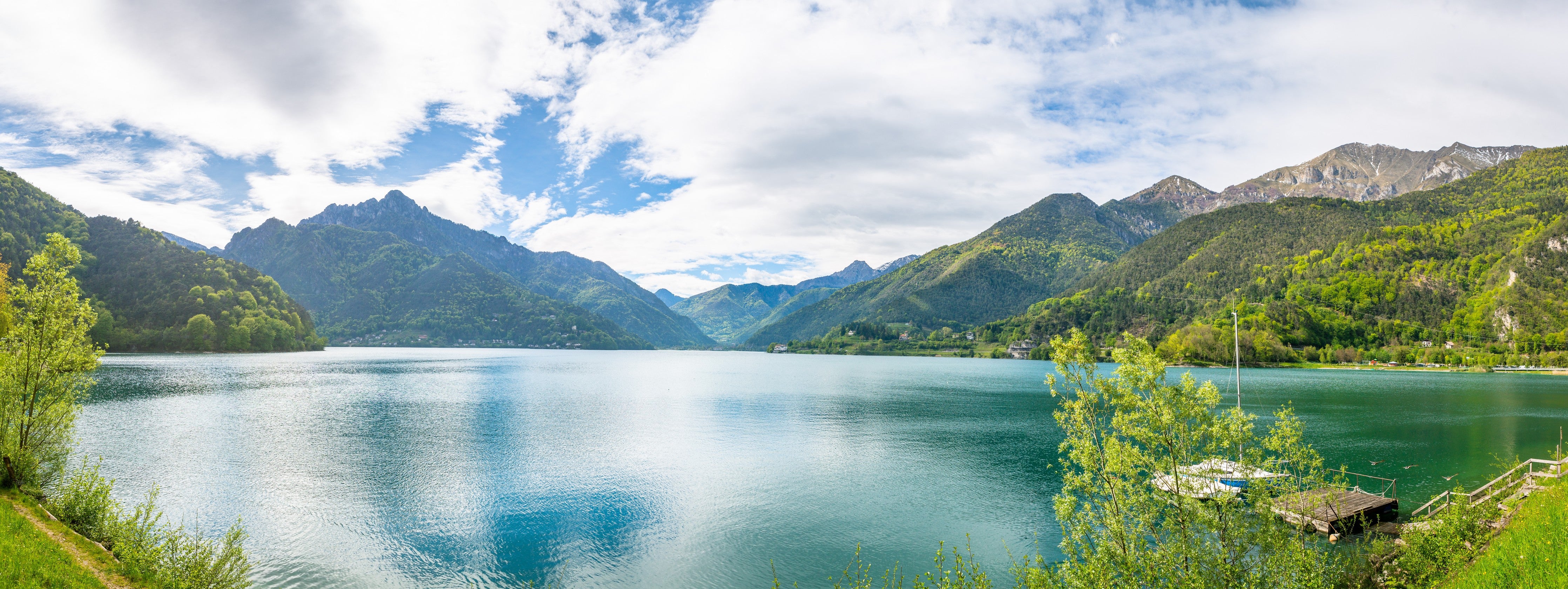 Waschbecken-Rückwand-Panorama Bergsee mit Alpenkulisse