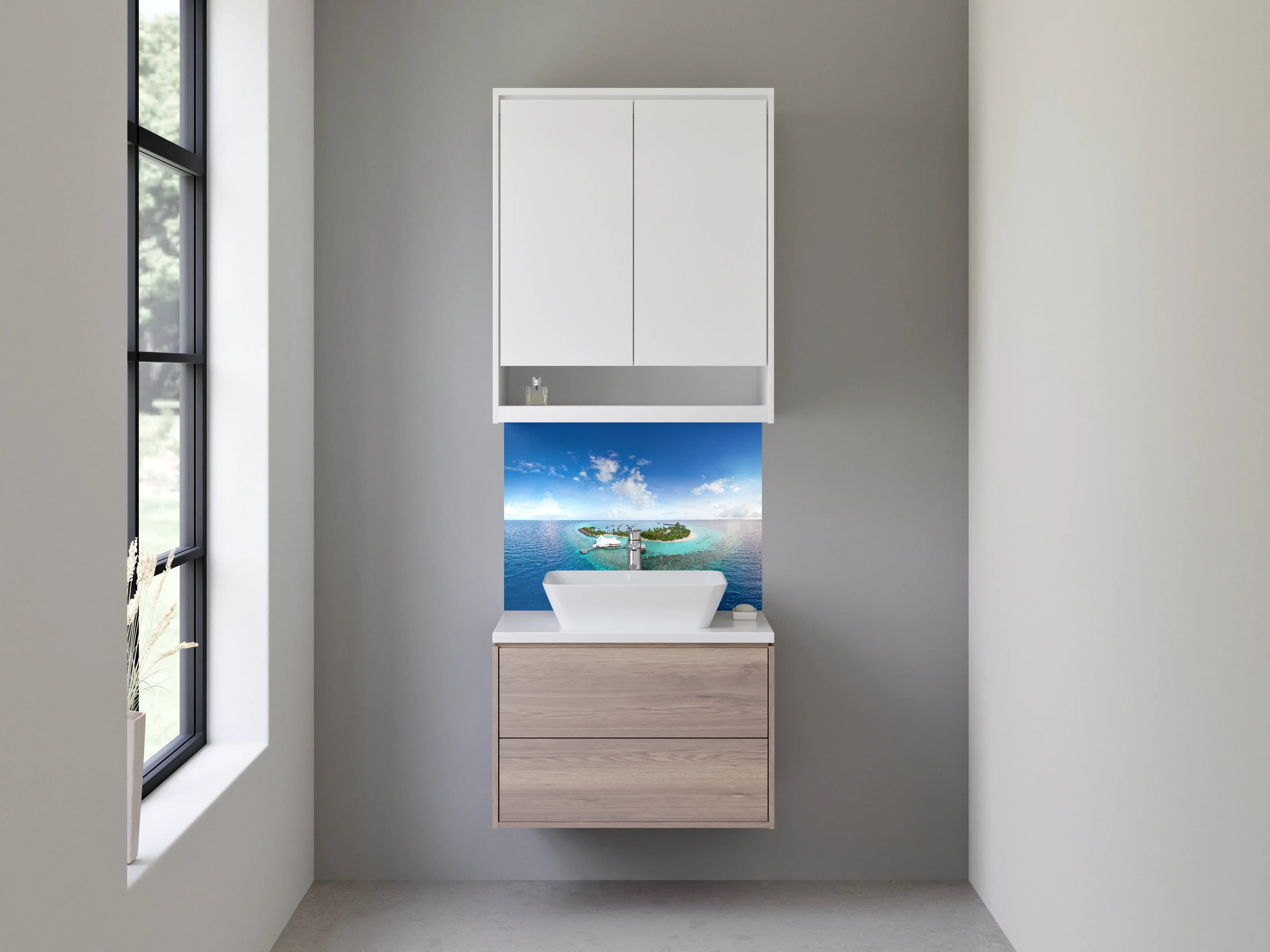 Waschbecken-Rückwand - Paradiesinsel mit klarem Wasser und blauer Himmel