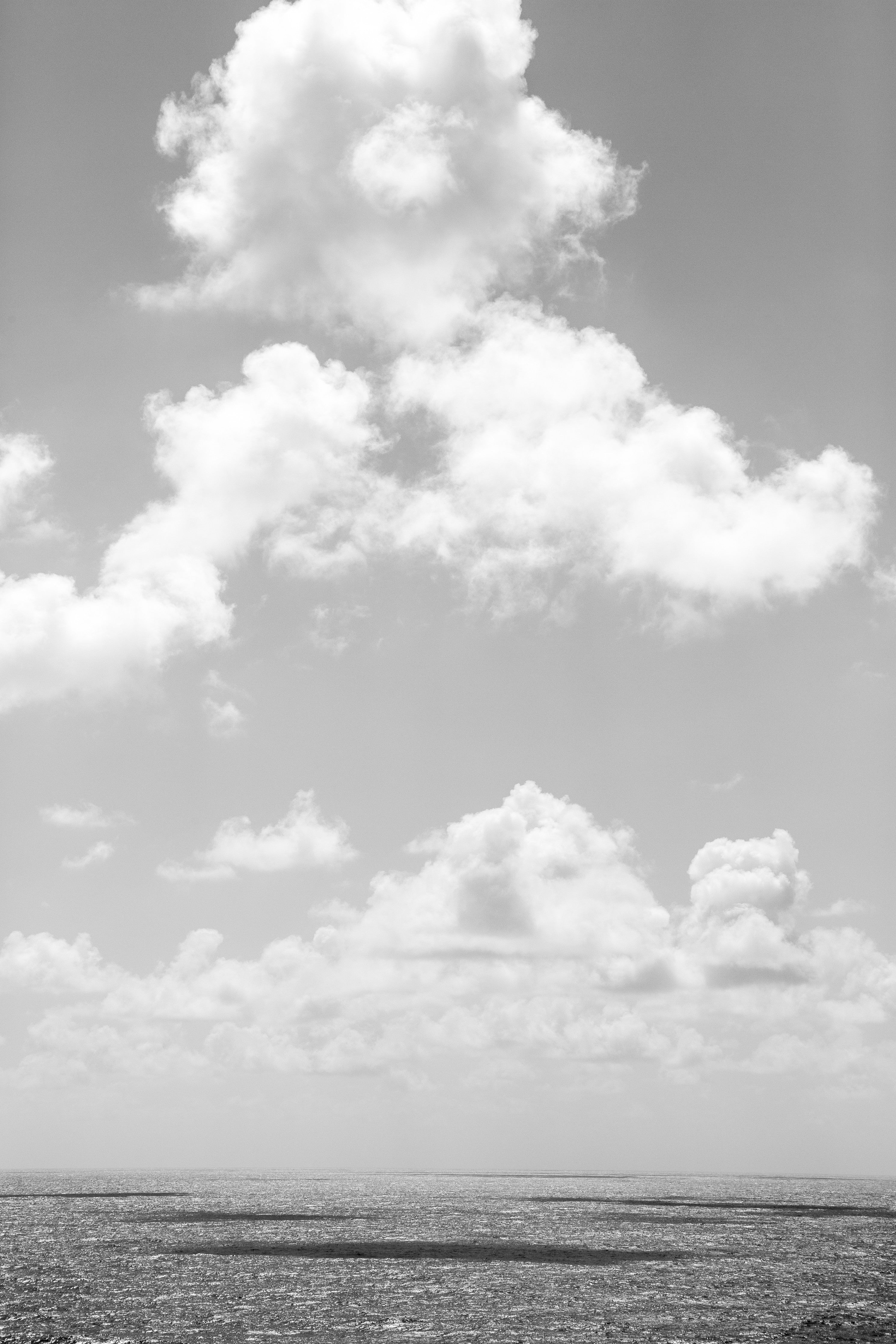 Waschbecken-Rückwand-Schwarz-Weiß Wolken über Meer Kunstfoto