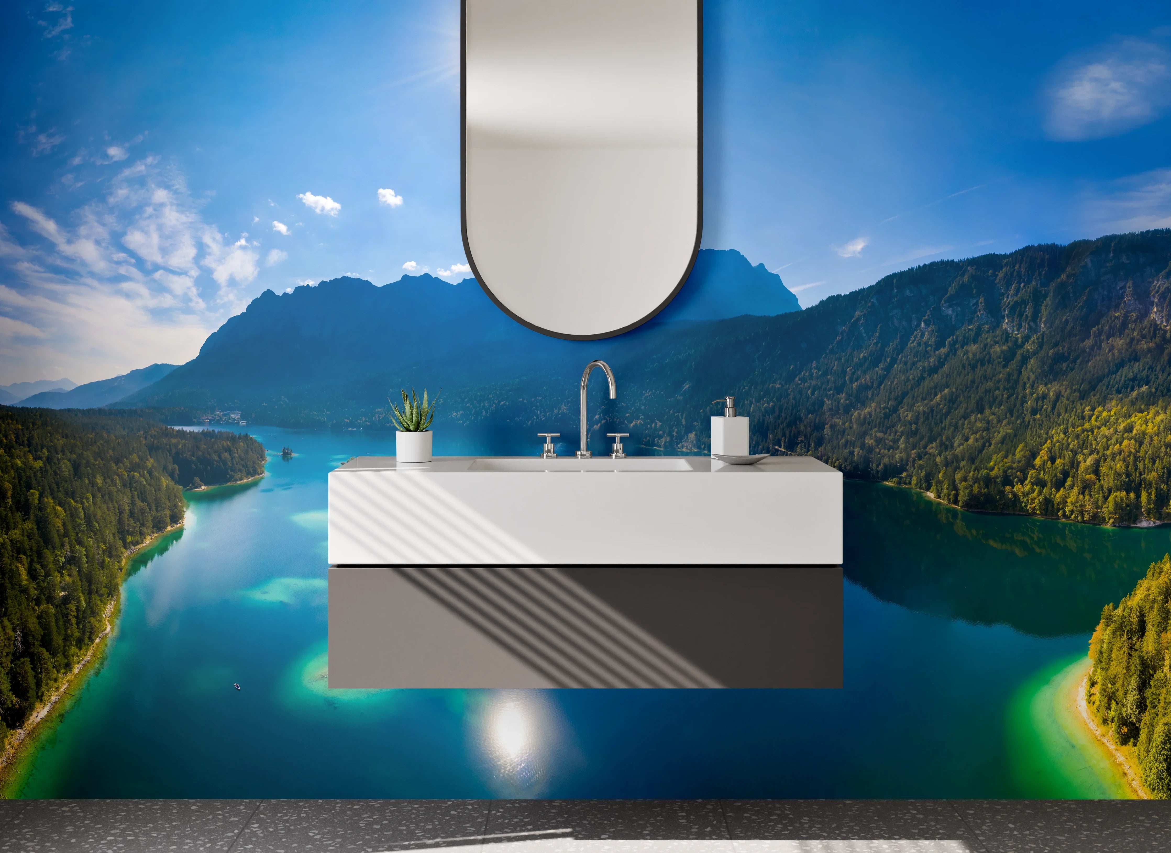 Waschbecken-Rückwand - Silbergraue Stille am Gebirgssee