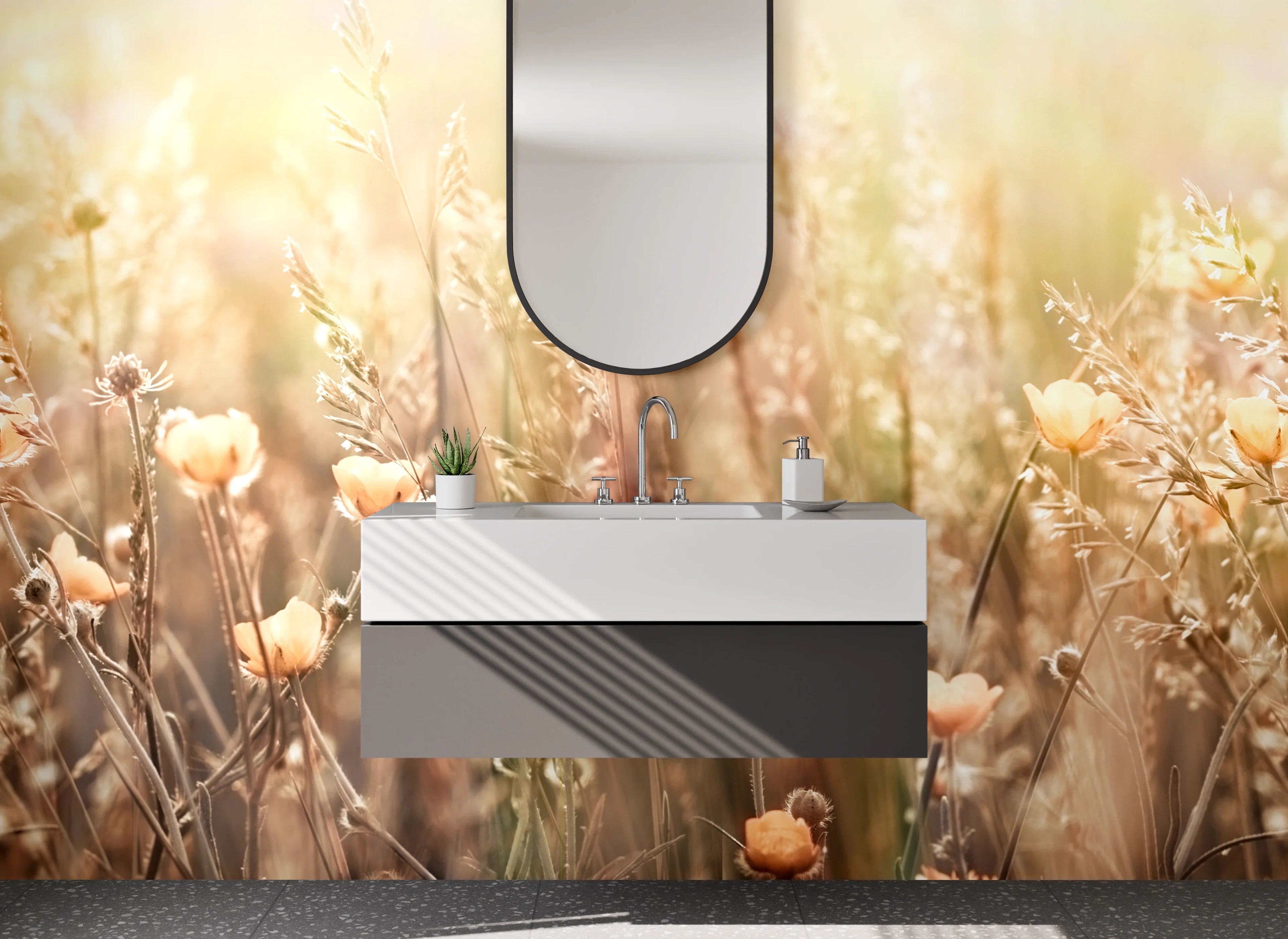 Waschbecken-Rückwand - Sommerliche Blumenwiese in sanftem Licht