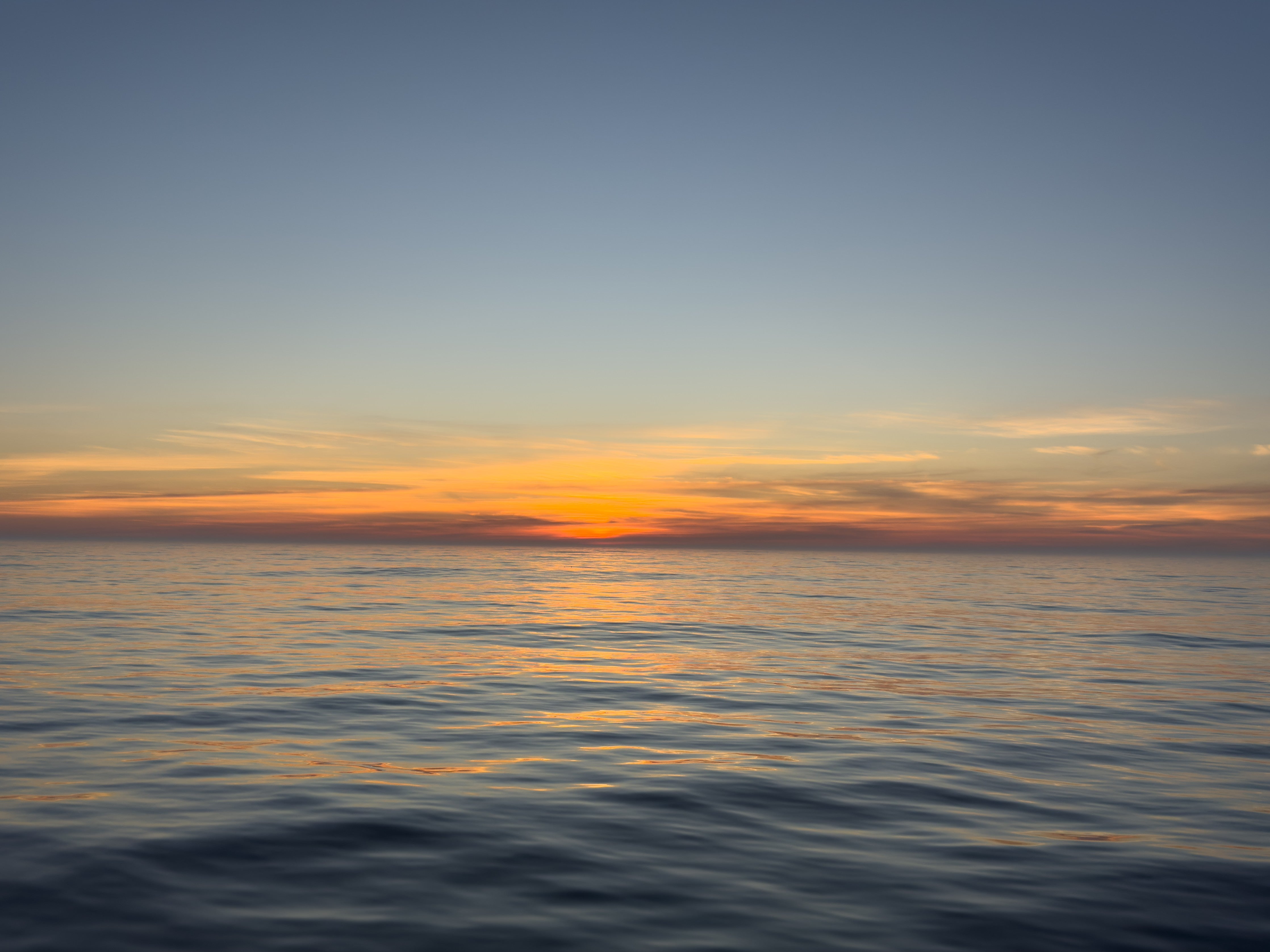 Waschbecken-Rückwand-Sonnenuntergang über dem Meer Panorama