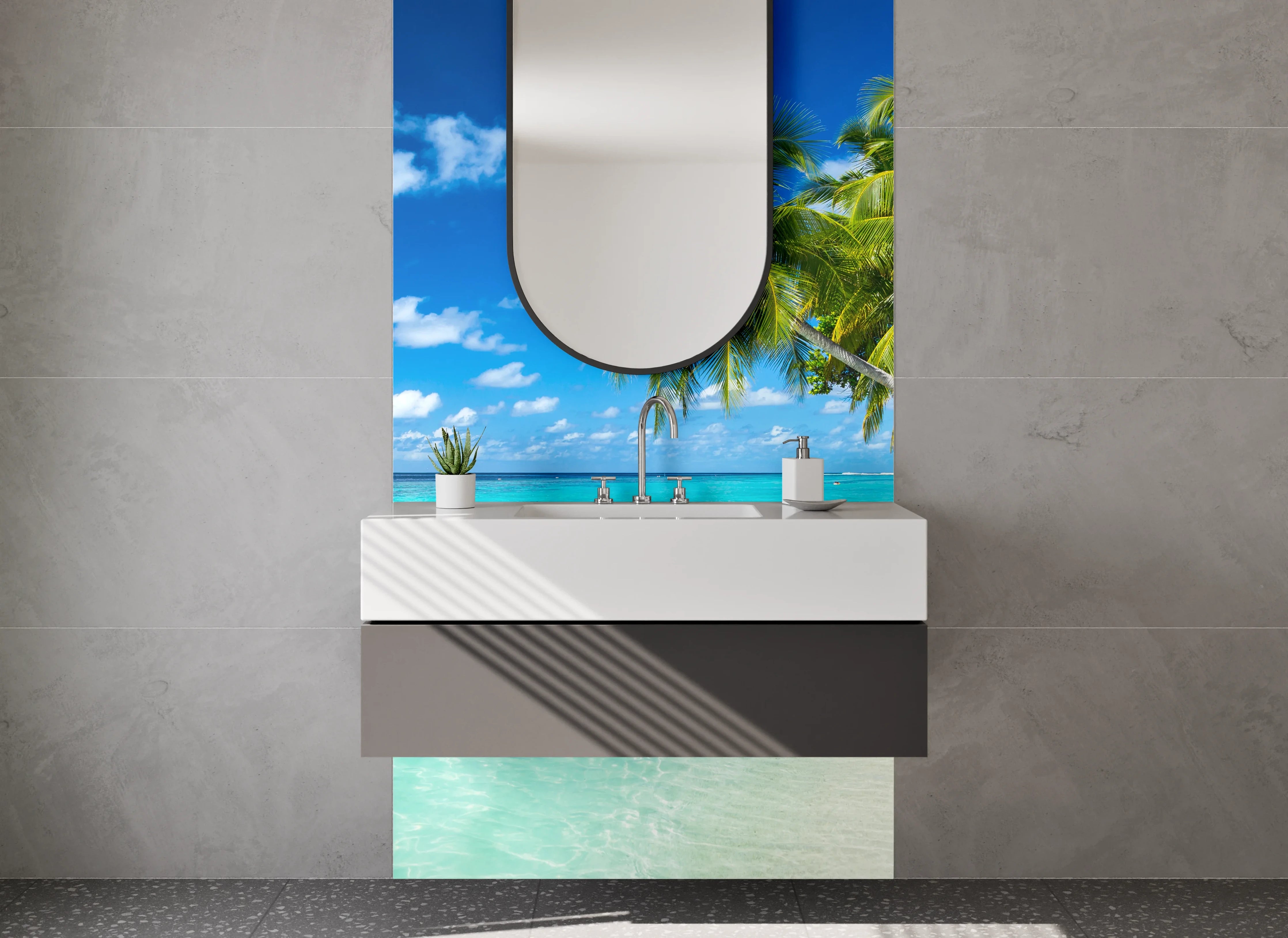 Waschbecken-Rückwand - Tropischer Strand mit Palmen und klarem Wasser