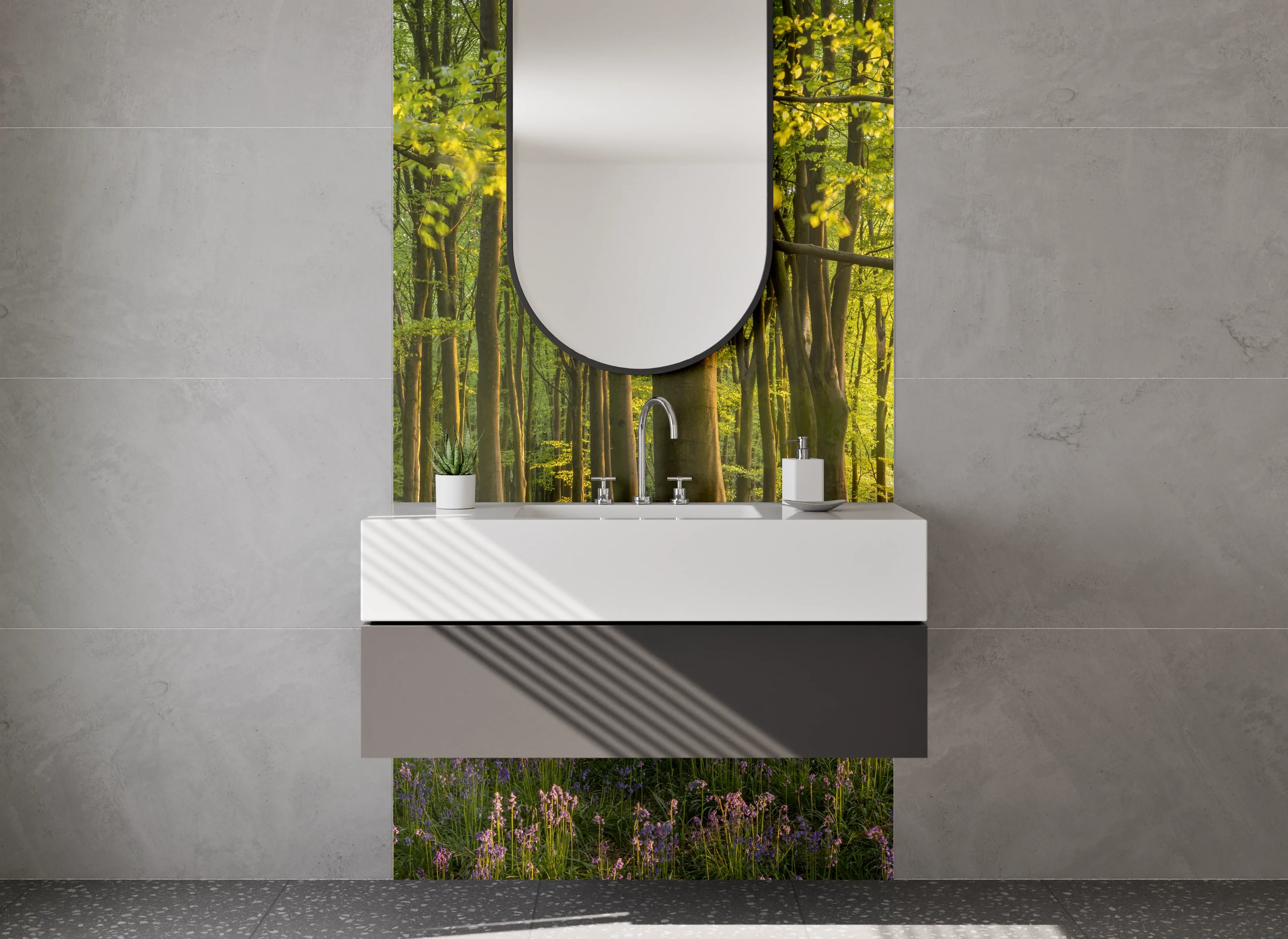 Waschbecken-Rückwand - Wald im Frühlingslicht mit blühendem Boden