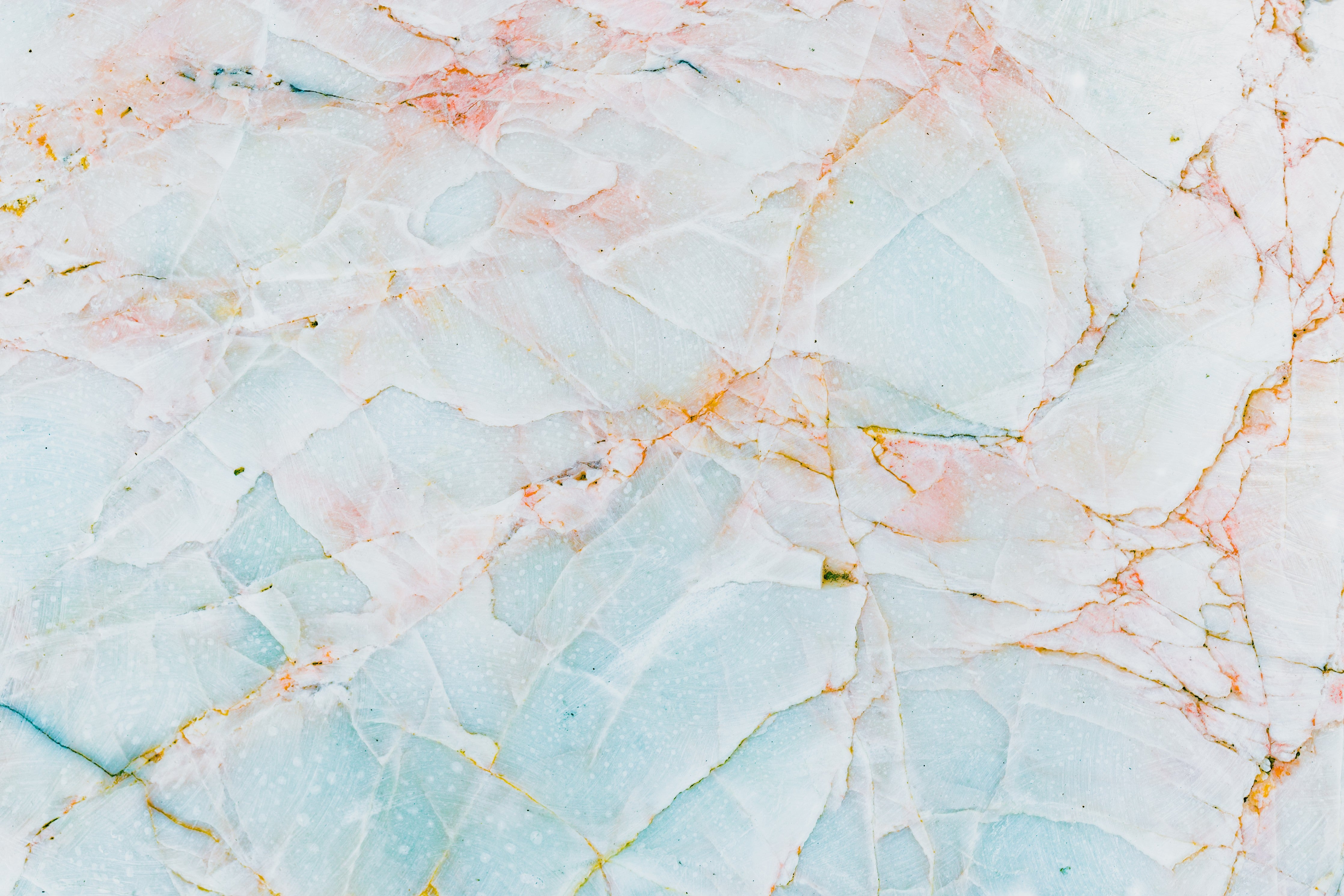 Waschbecken-Rückwand-Weißer Marmor mit Pastell-Akzenten