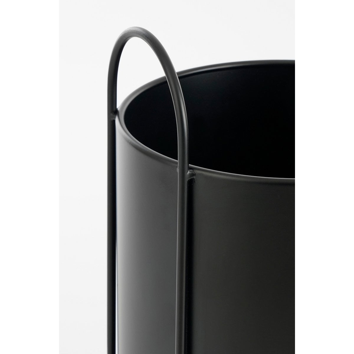 Blumentopf in Petry Black