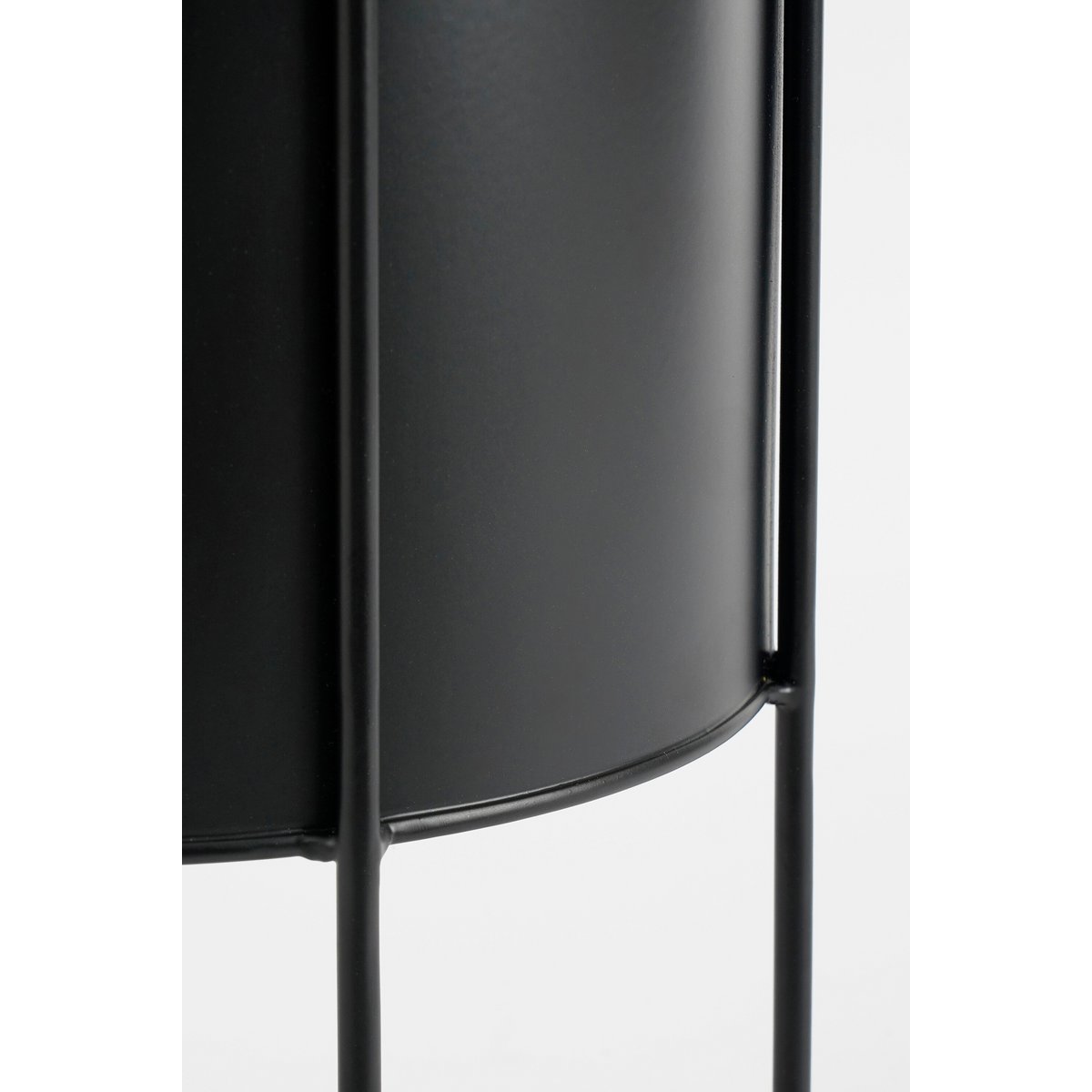 Blumentopf in Petry Black