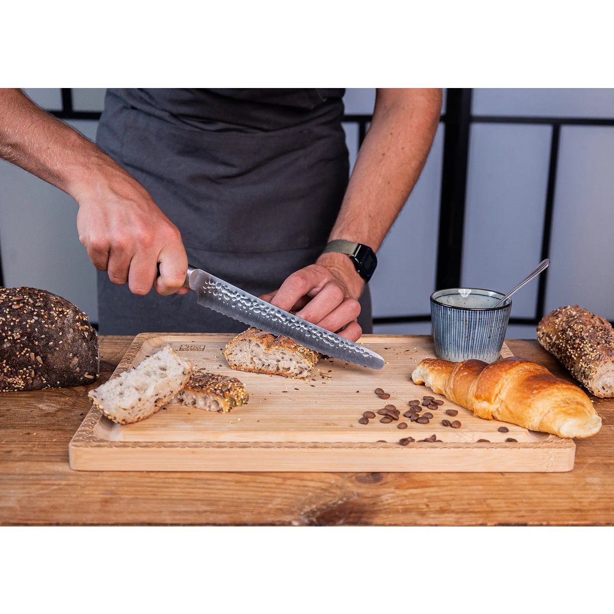 Messer - Gezacktes Brot-/Gebäckmesser mit Bambus-Saya und Bambusbox - 200-mm-Klinge