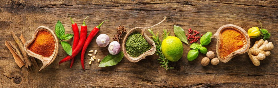 Küchenrückwand - Kräuter & Gewürze auf Holz