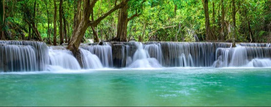 Küchenrückwand - Wasserfall tief im tropischen Wald