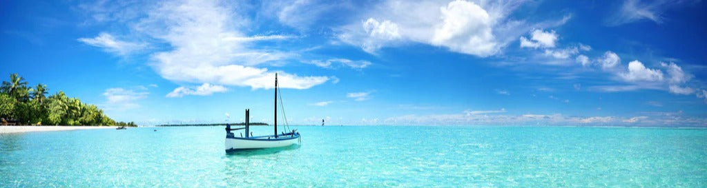 Küchenrückwand - Boot im türkisfarbenen Meerwasser