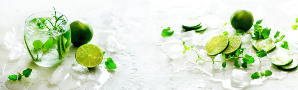 Küchenrückwand - Hausgemachte Limettenlimonade mit Gurke