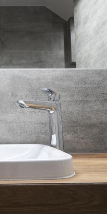 Duschrückwand - Interieur eines modernen Badezimmers