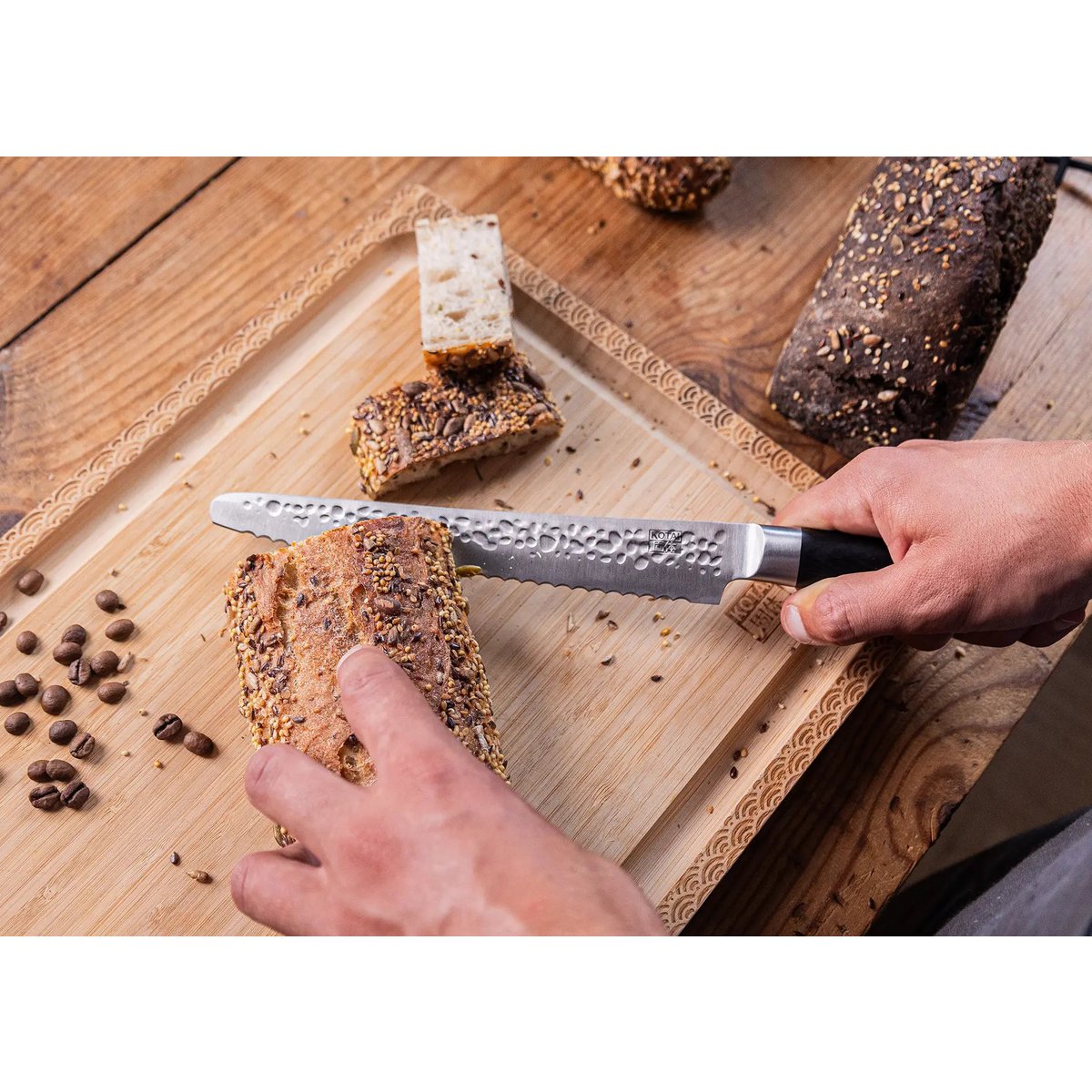 Messer - Gezacktes Brot-/Gebäckmesser mit Bambus-Saya und Bambusbox - 200-mm-Klinge