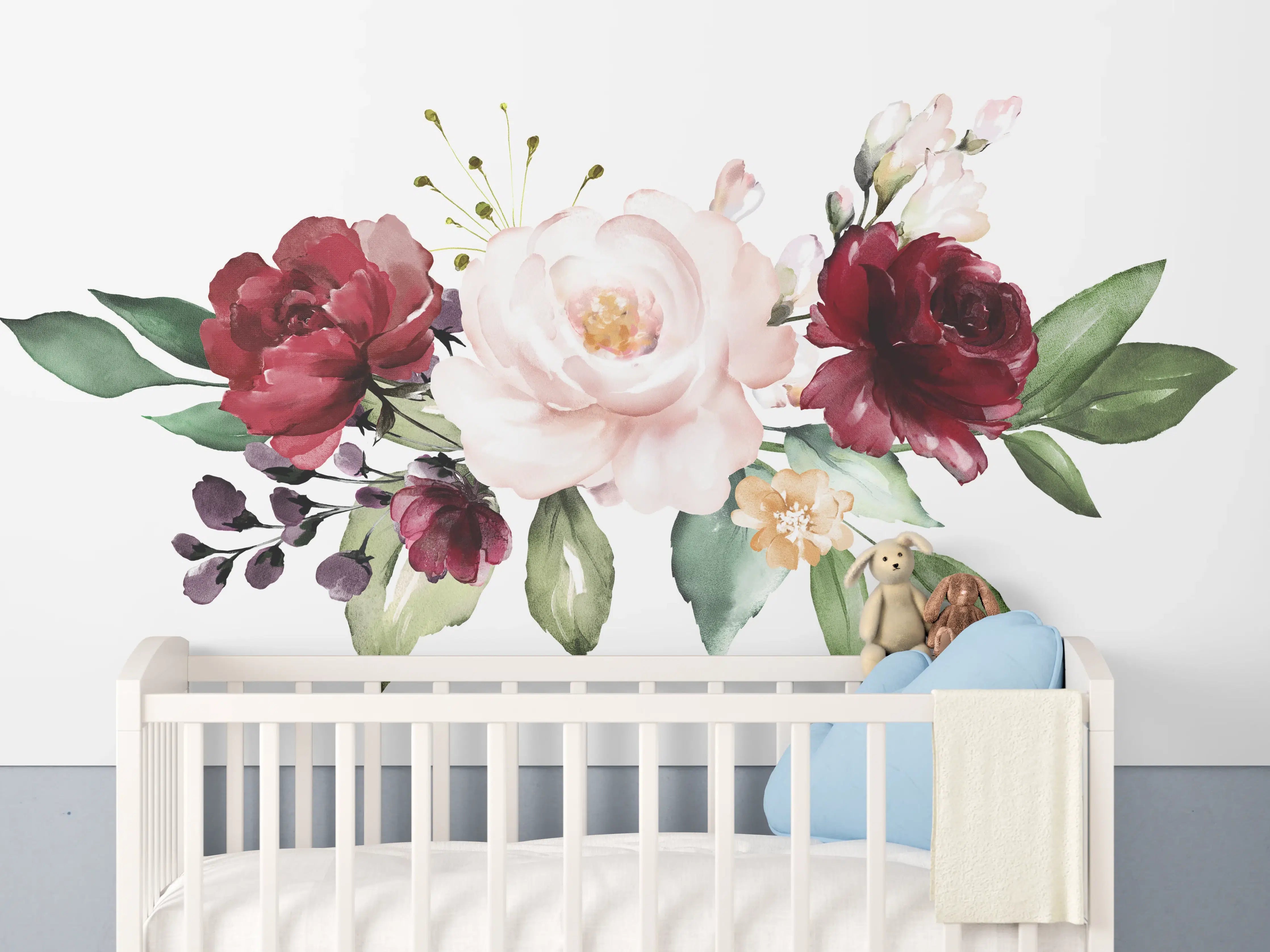 Babyzimmer Wandgestaltung -  Aquarell bordeauxfarbene Blumen