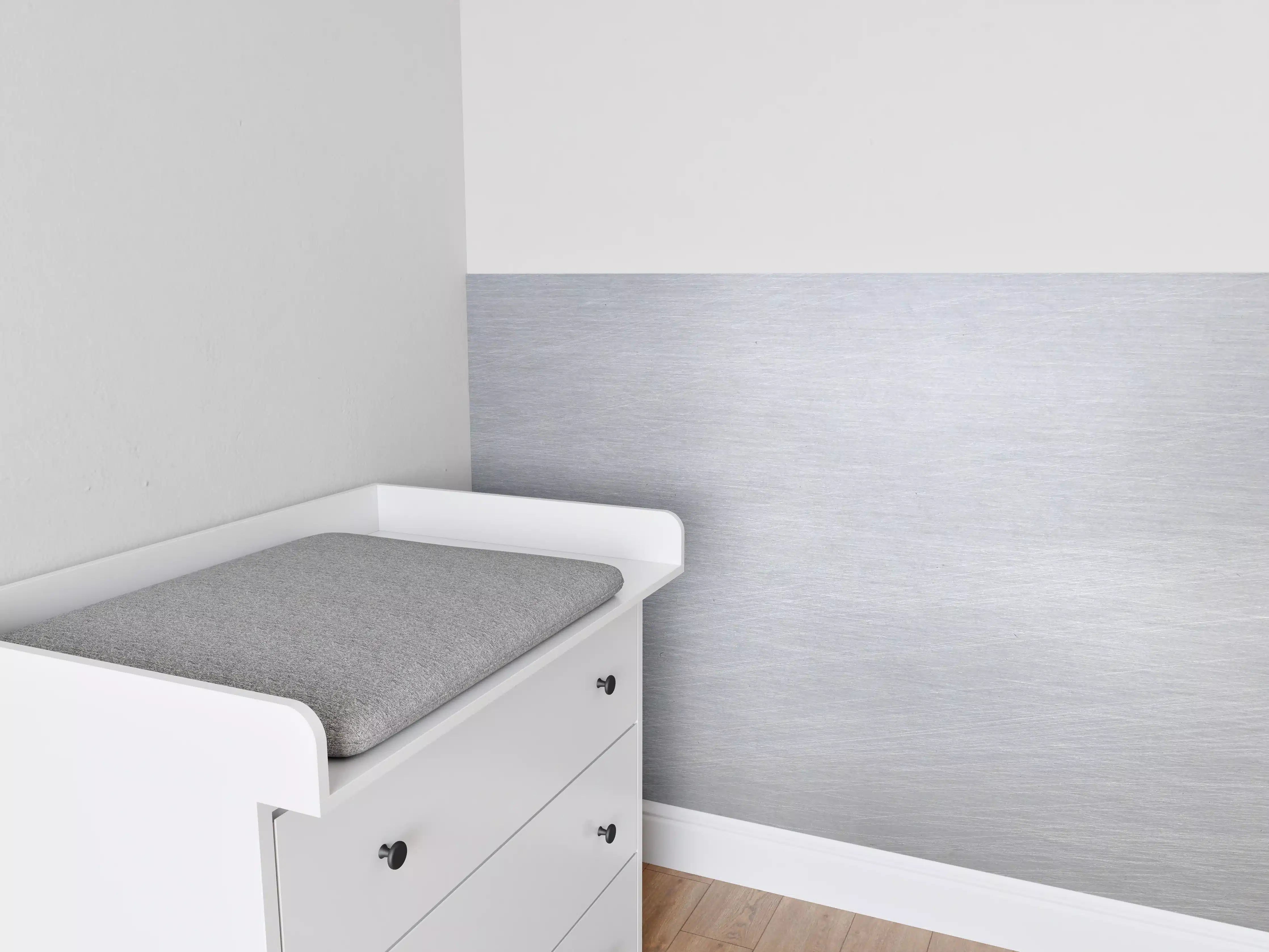 Babyzimmer Wandgestaltung -  Gebürsteter Stahl
