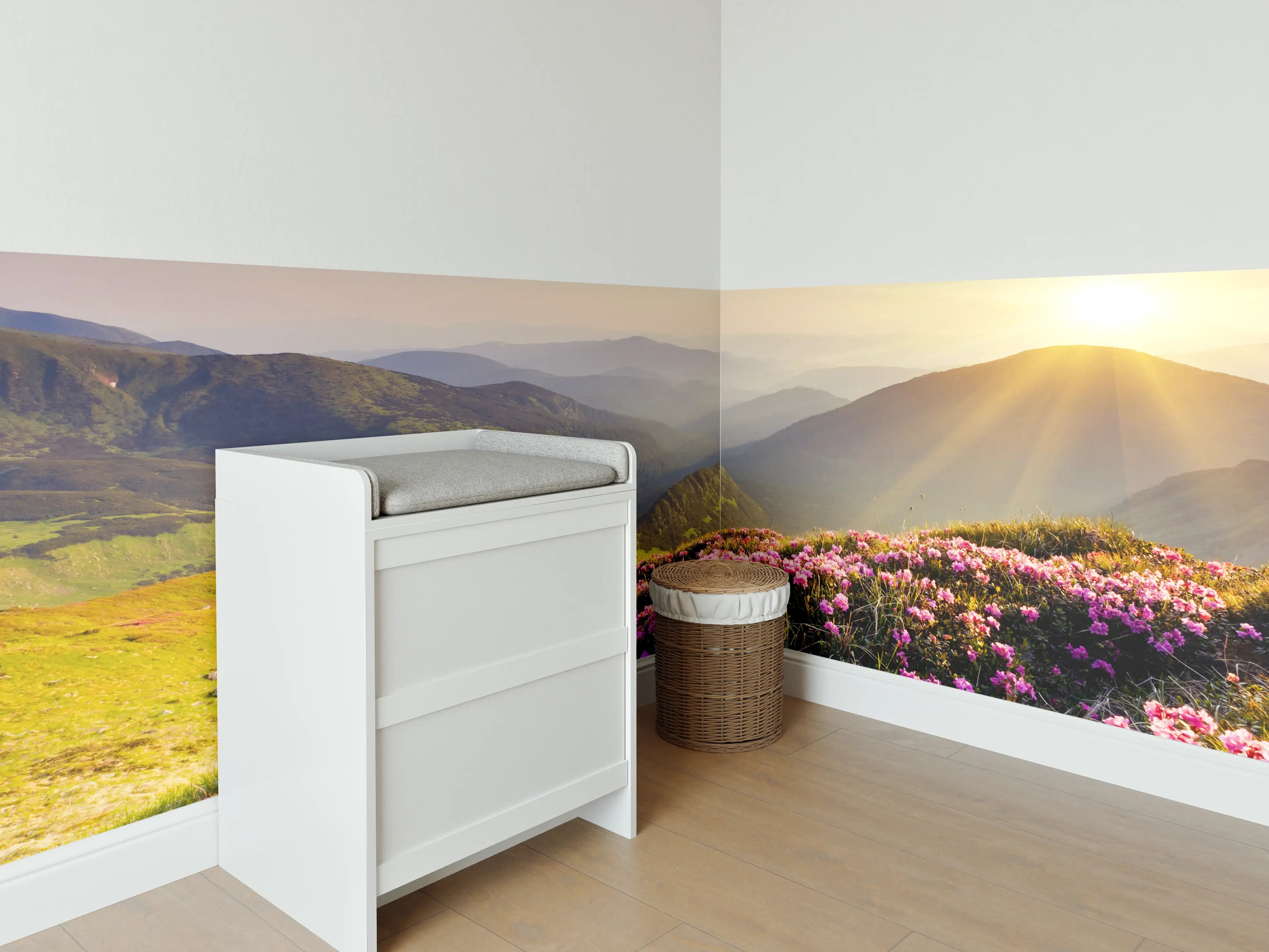 Babyzimmer Wandgestaltung -  ruhige Berglandschaft in der Schweiz