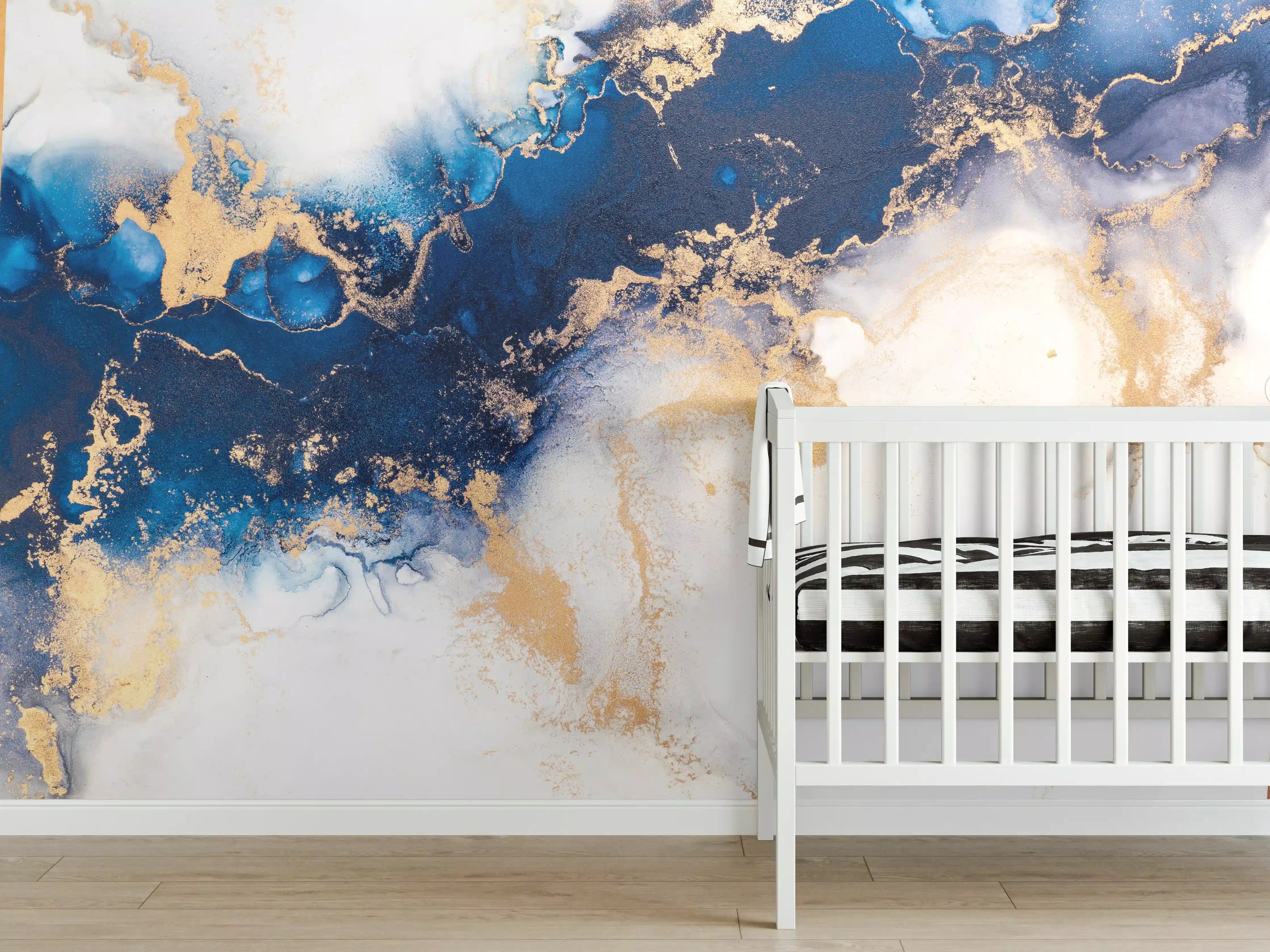 Babyzimmer Wandgestaltung - Abstrakte Marmortinte in Blau-Gold