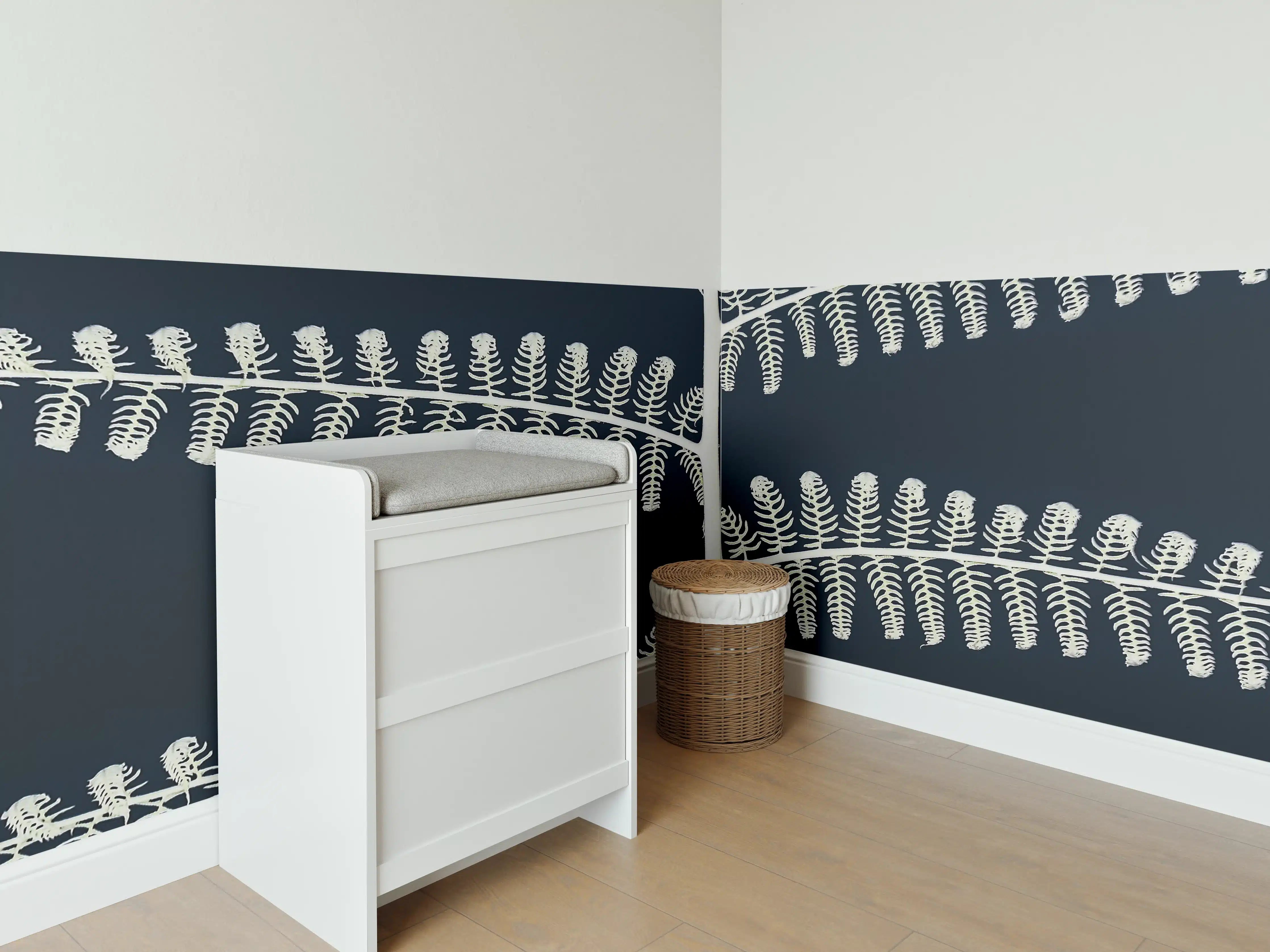 Babyzimmer Wandgestaltung - Abstrakte Symmetrie Blattmuster