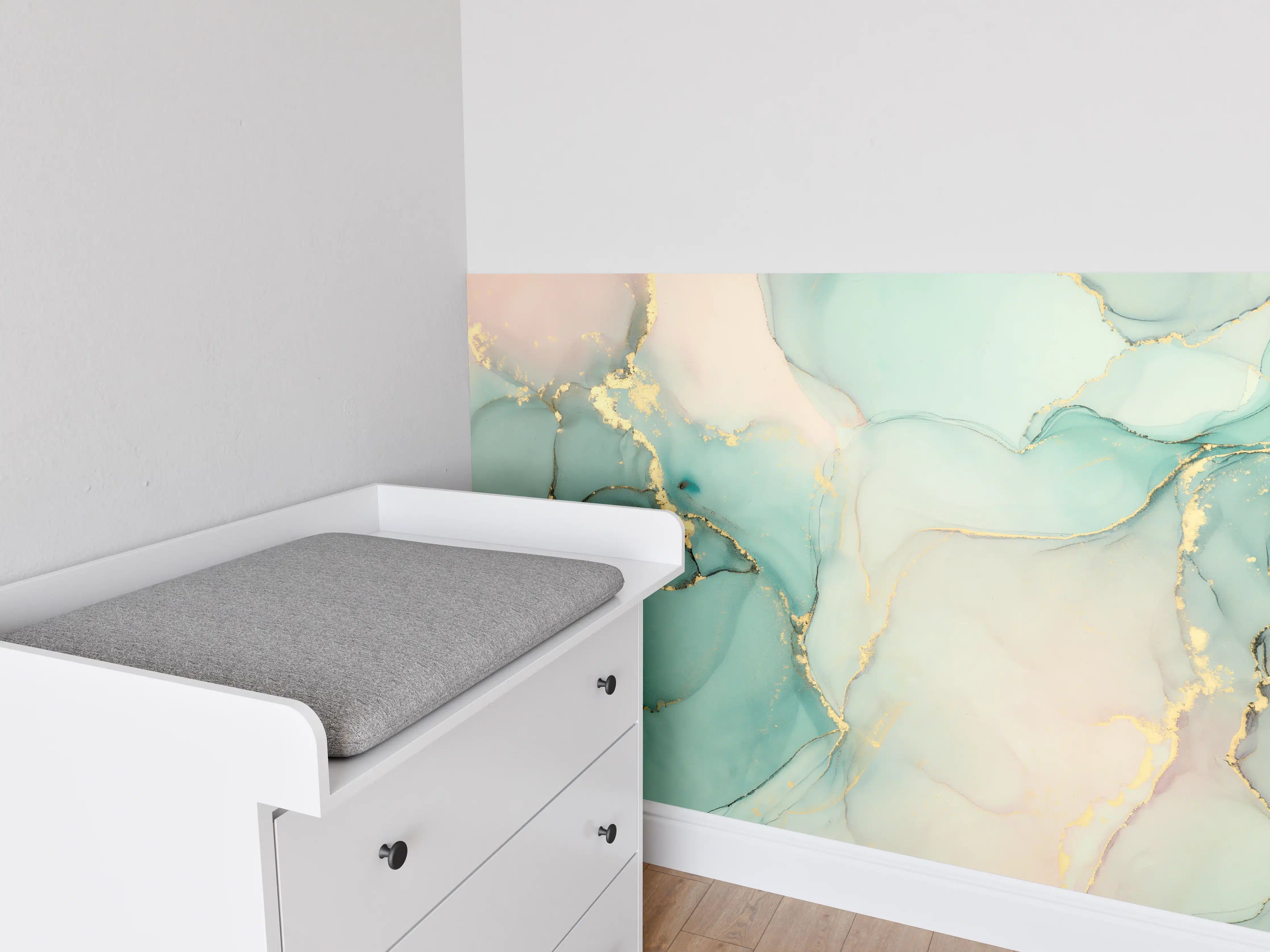 Babyzimmer Wandgestaltung - Abstrakte grünliche Muster mit goldenem Rand