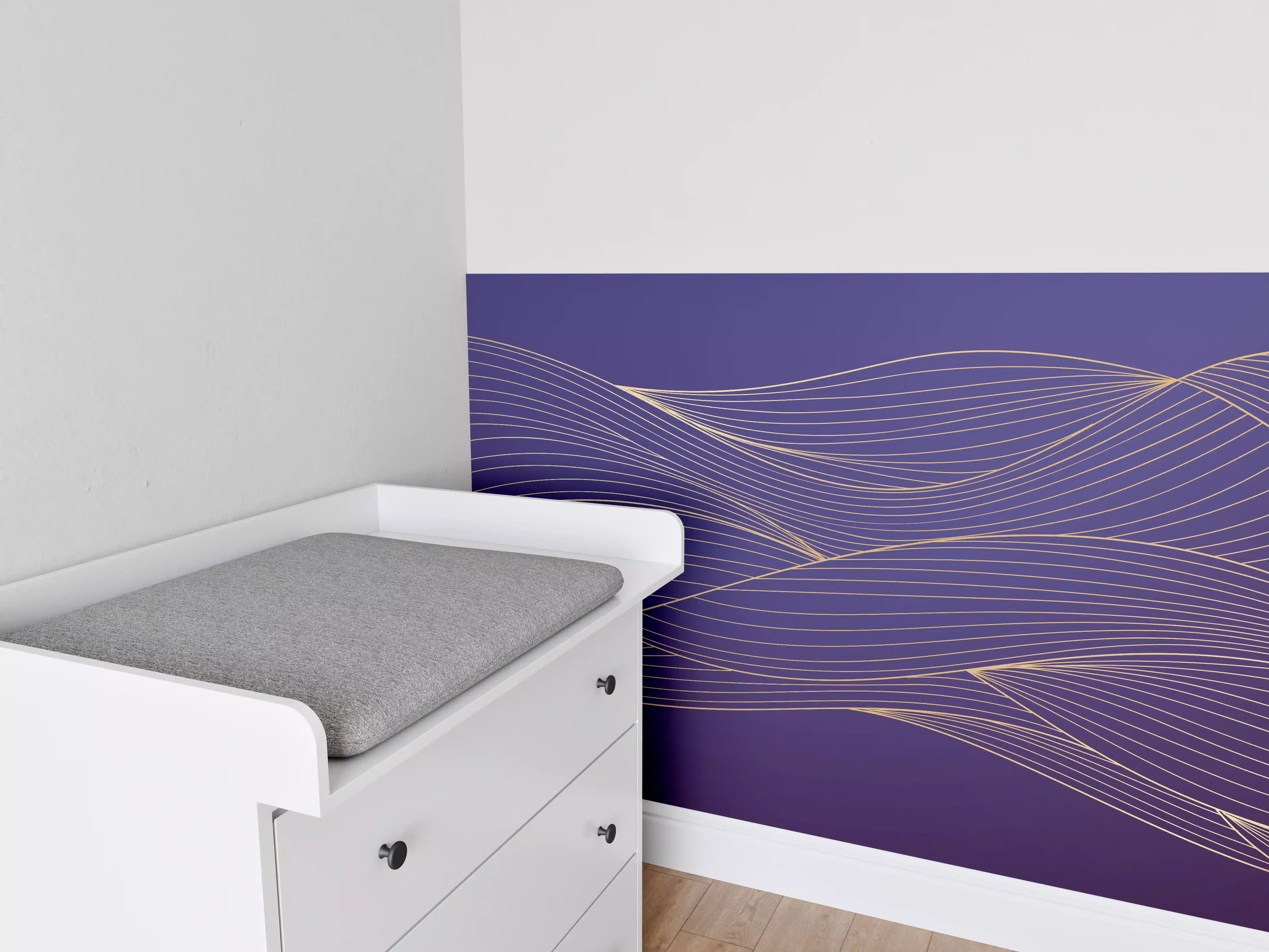 Babyzimmer Wandgestaltung - Abstrakte lila Wellenlinien Kunst