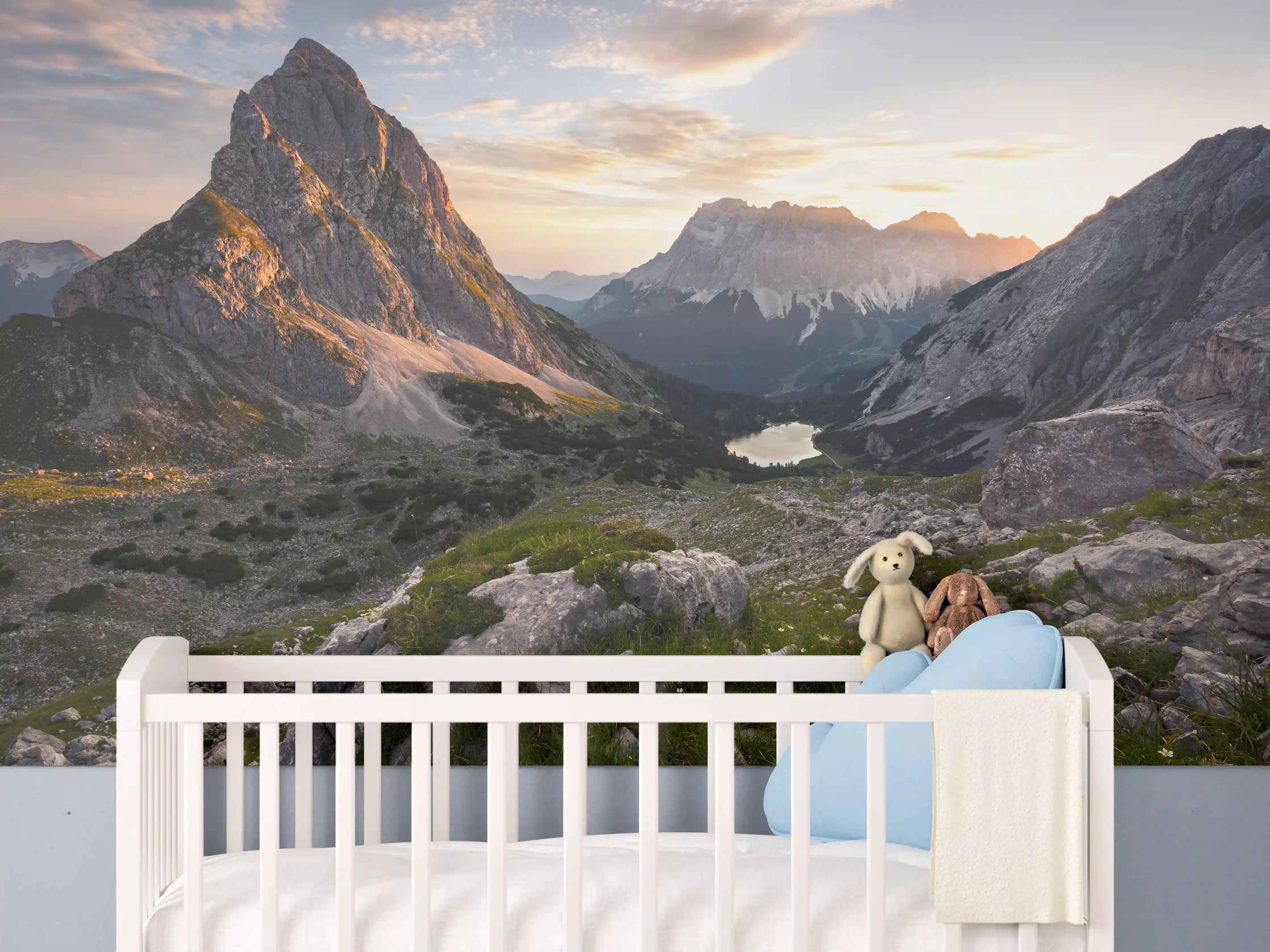 Babyzimmer Wandgestaltung - Alpenglühen am Bergsee