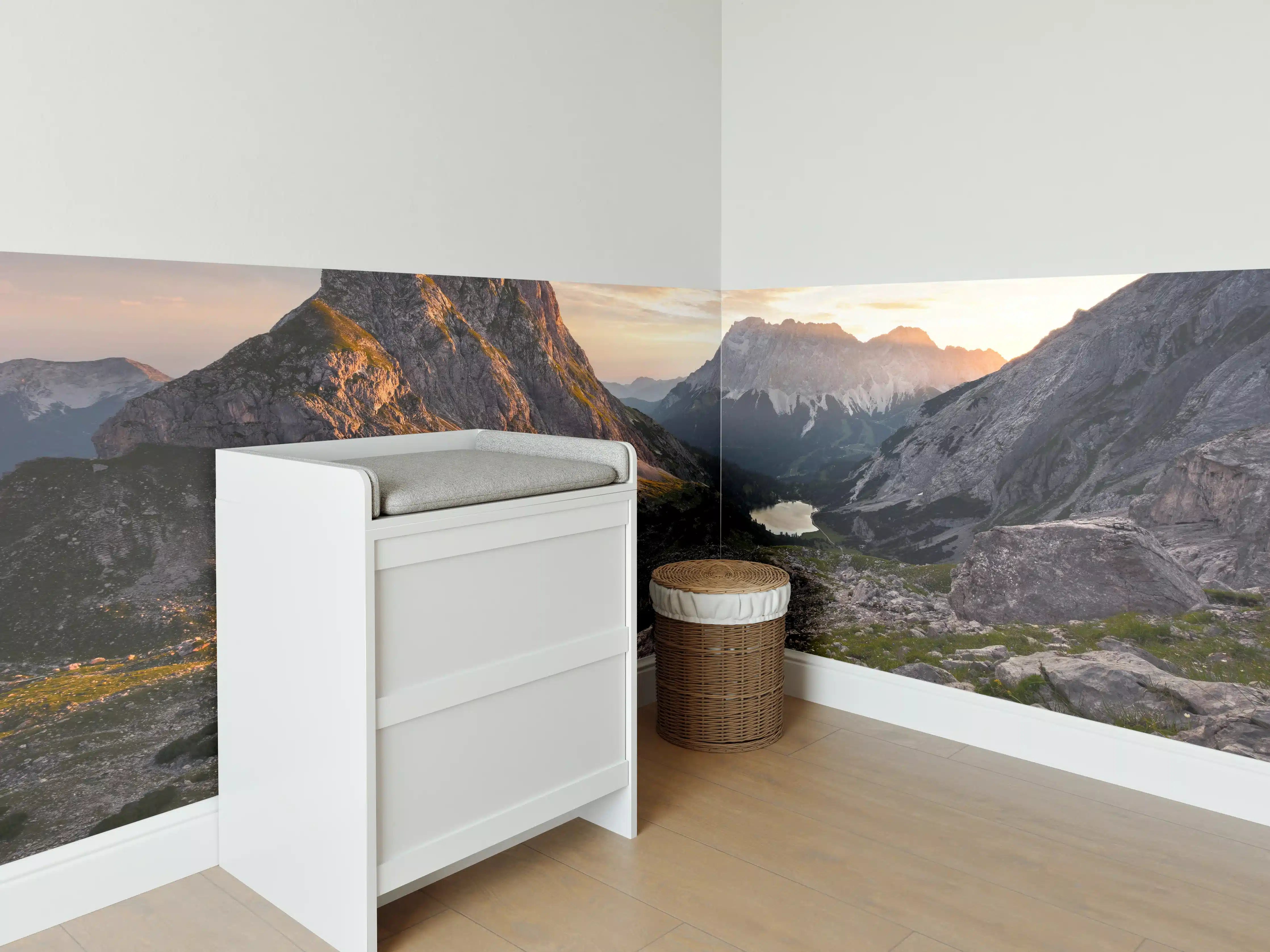 Babyzimmer Wandgestaltung - Alpenglühen am Bergsee