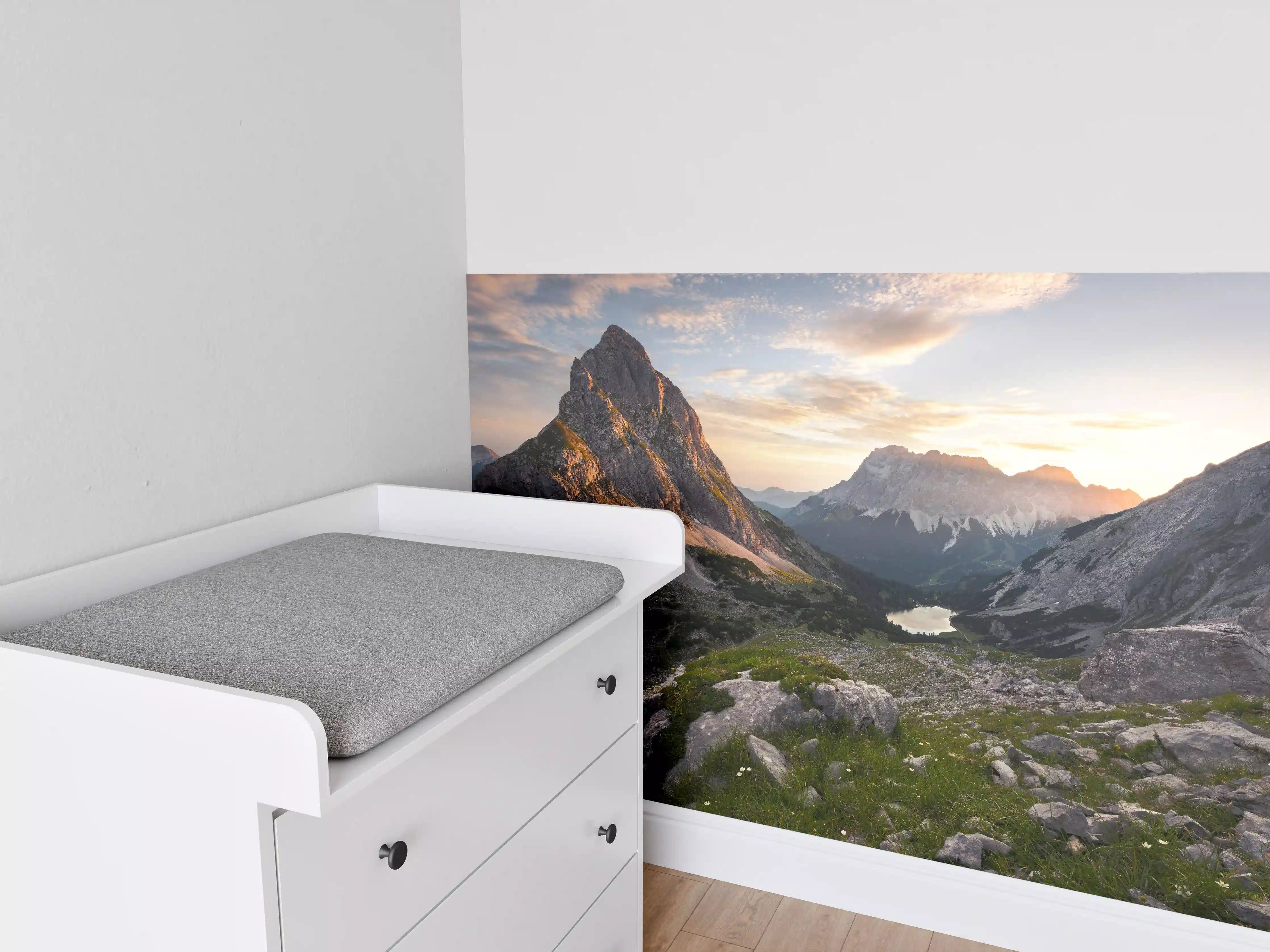 Babyzimmer Wandgestaltung - Alpenglühen am Bergsee