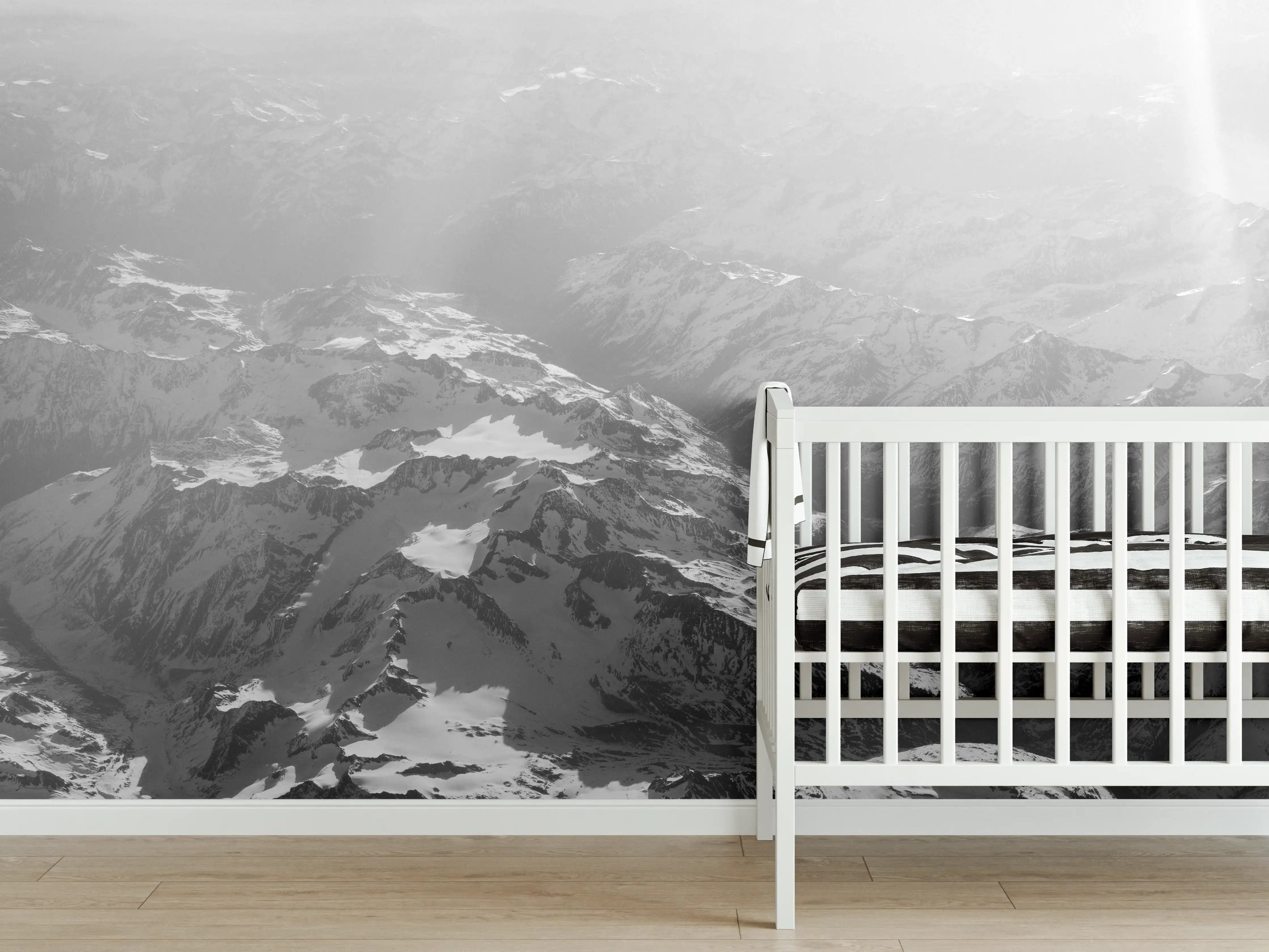 Babyzimmer Wandgestaltung - Alpenidylle in Schwarz-Weiß