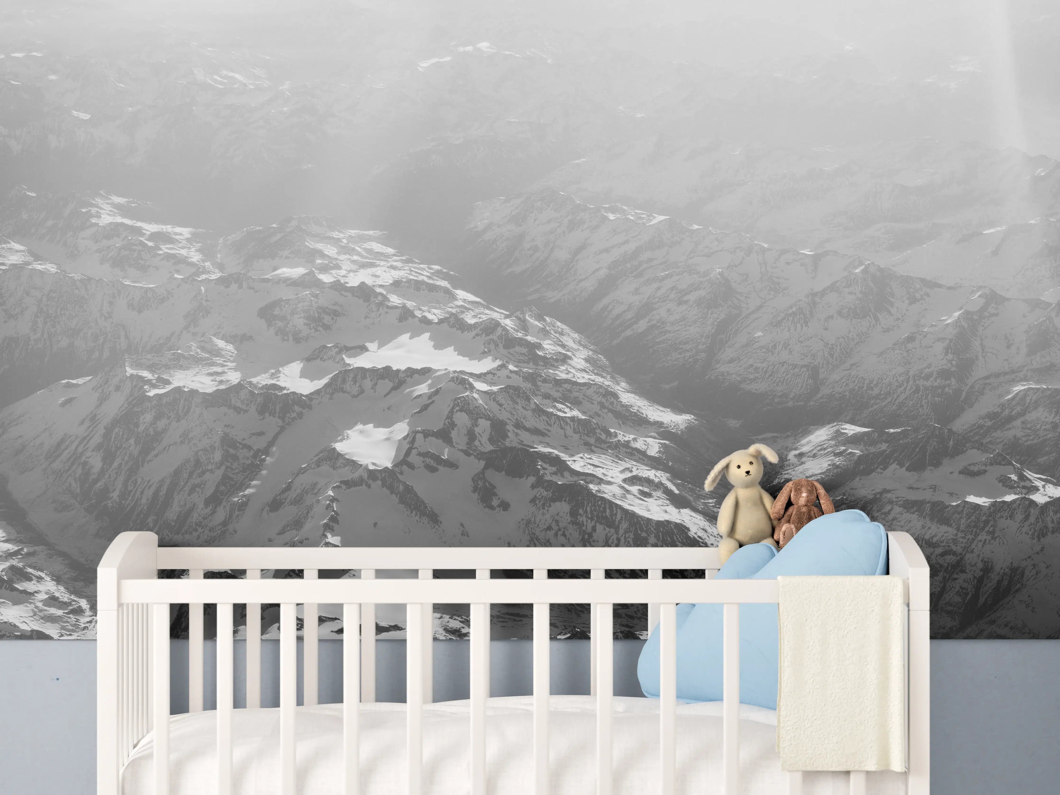 Babyzimmer Wandgestaltung - Alpenidylle in Schwarz-Weiß
