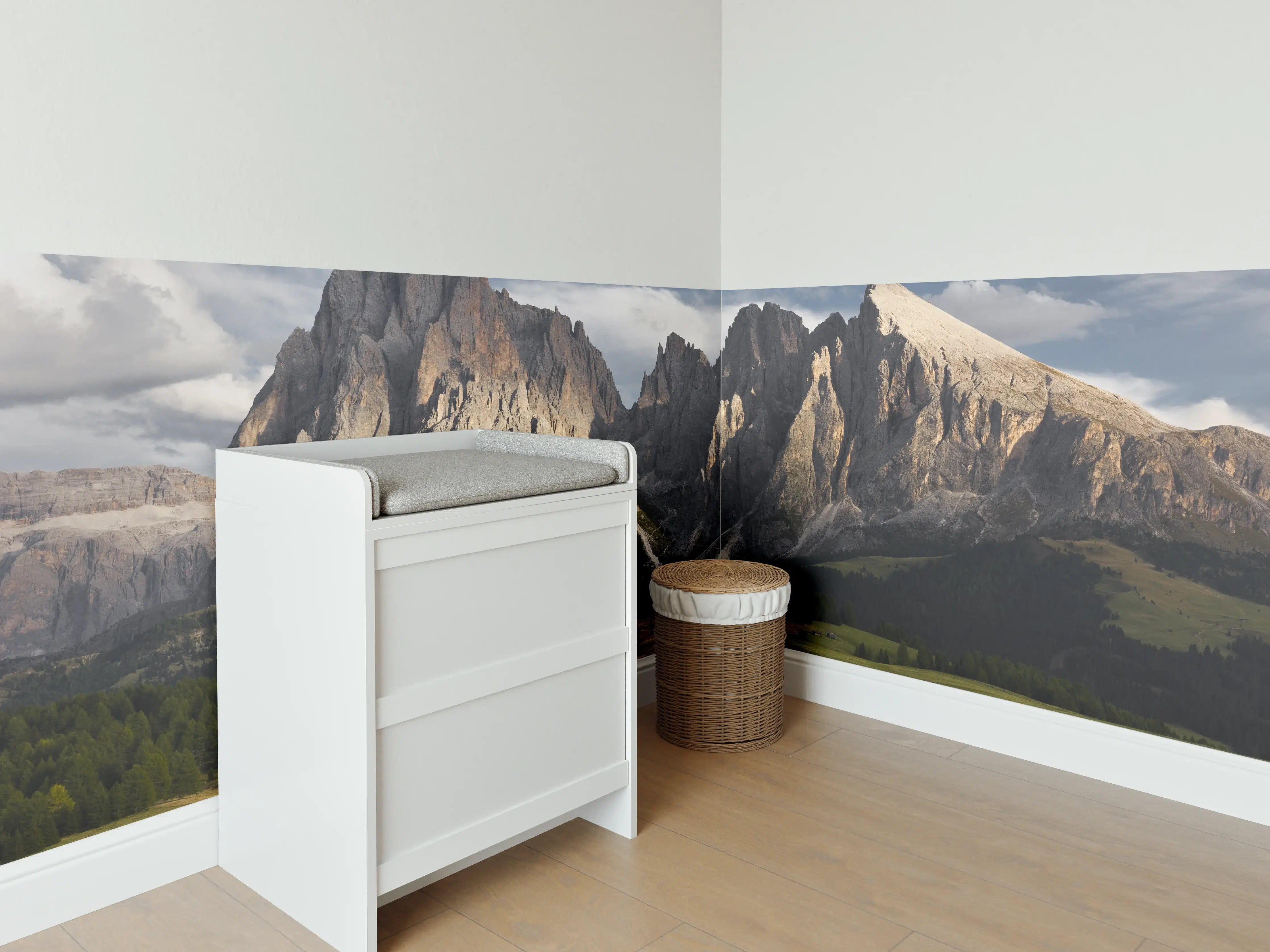 Babyzimmer Wandgestaltung - Alpenpanorama Dolomiten Wiese