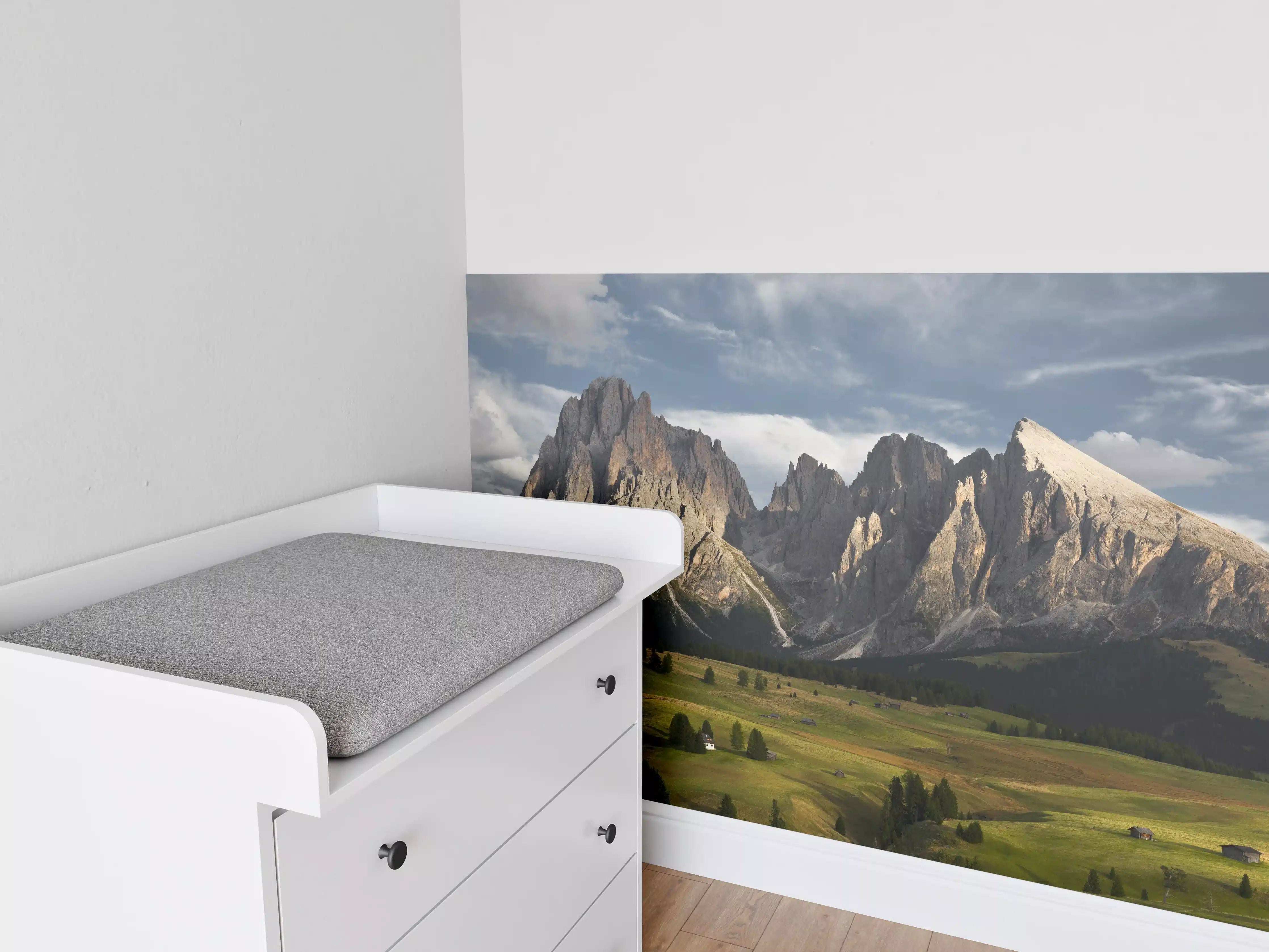 Babyzimmer Wandgestaltung - Alpenpanorama Dolomiten Wiese
