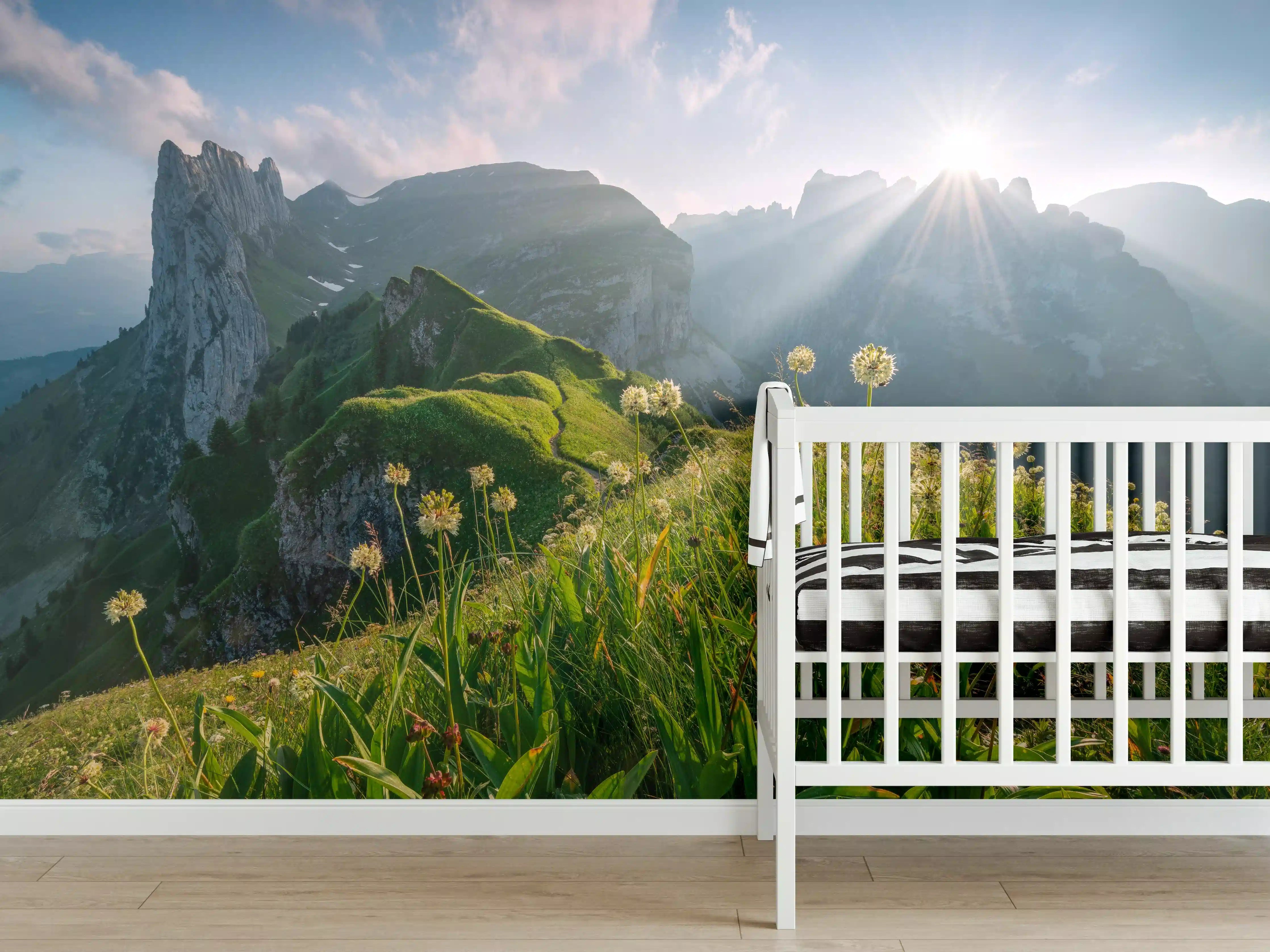 Babyzimmer Wandgestaltung - Alpenwiesen im Sommerlicht