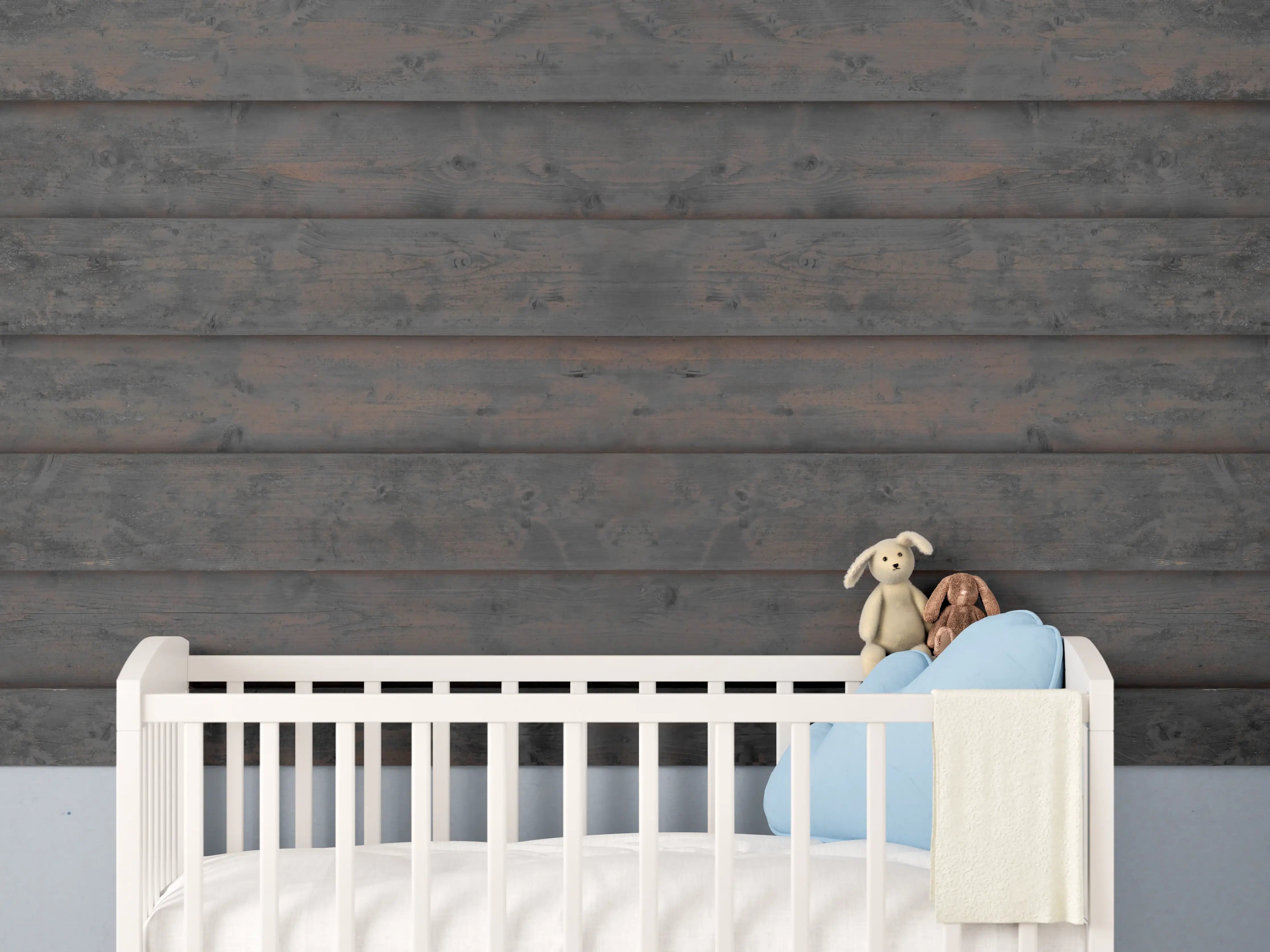 Babyzimmer Wandgestaltung - Alt braun lackierte Holzbretter