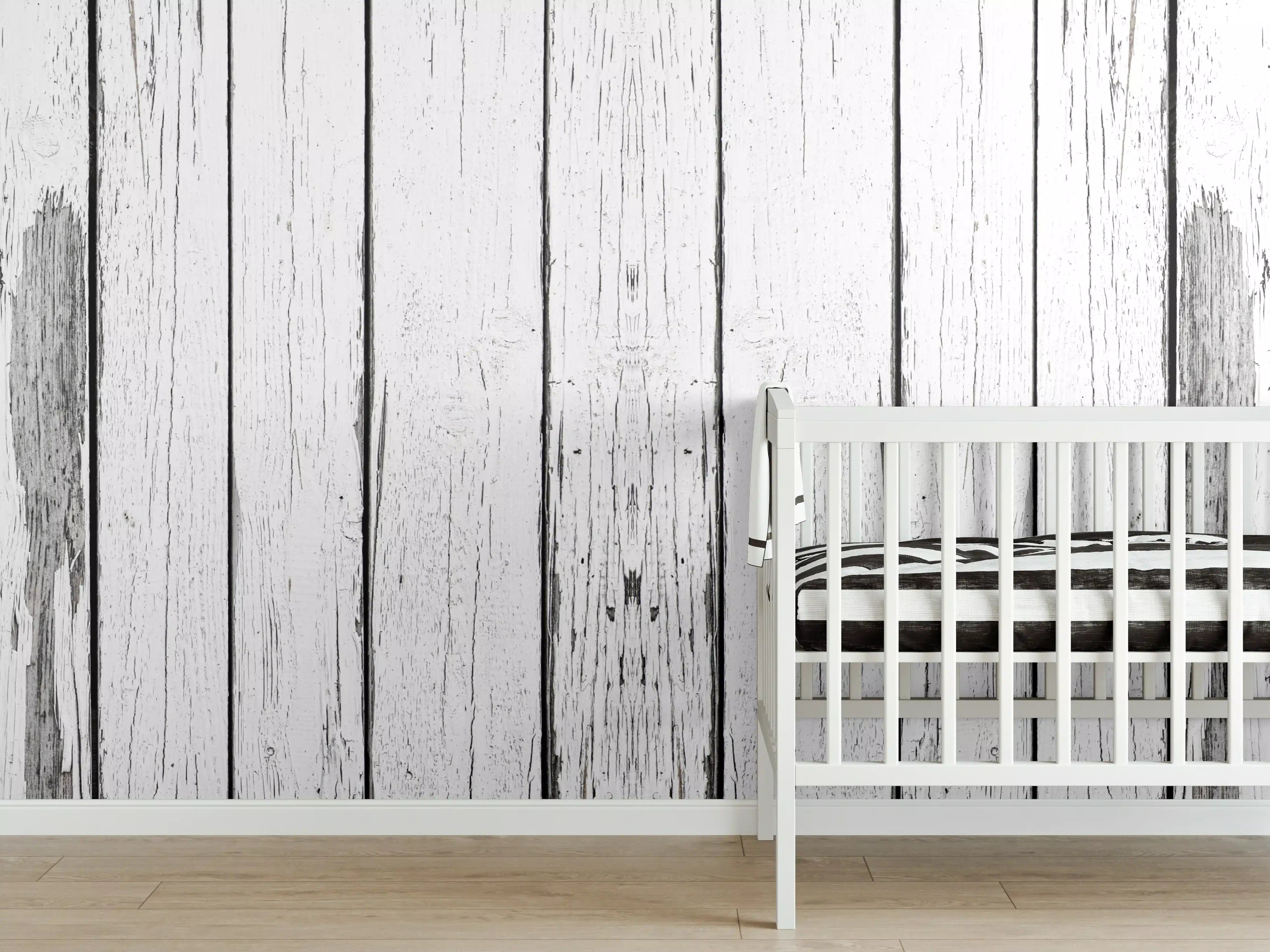 Babyzimmer Wandgestaltung - Alt weiß lackierter Holzzaun